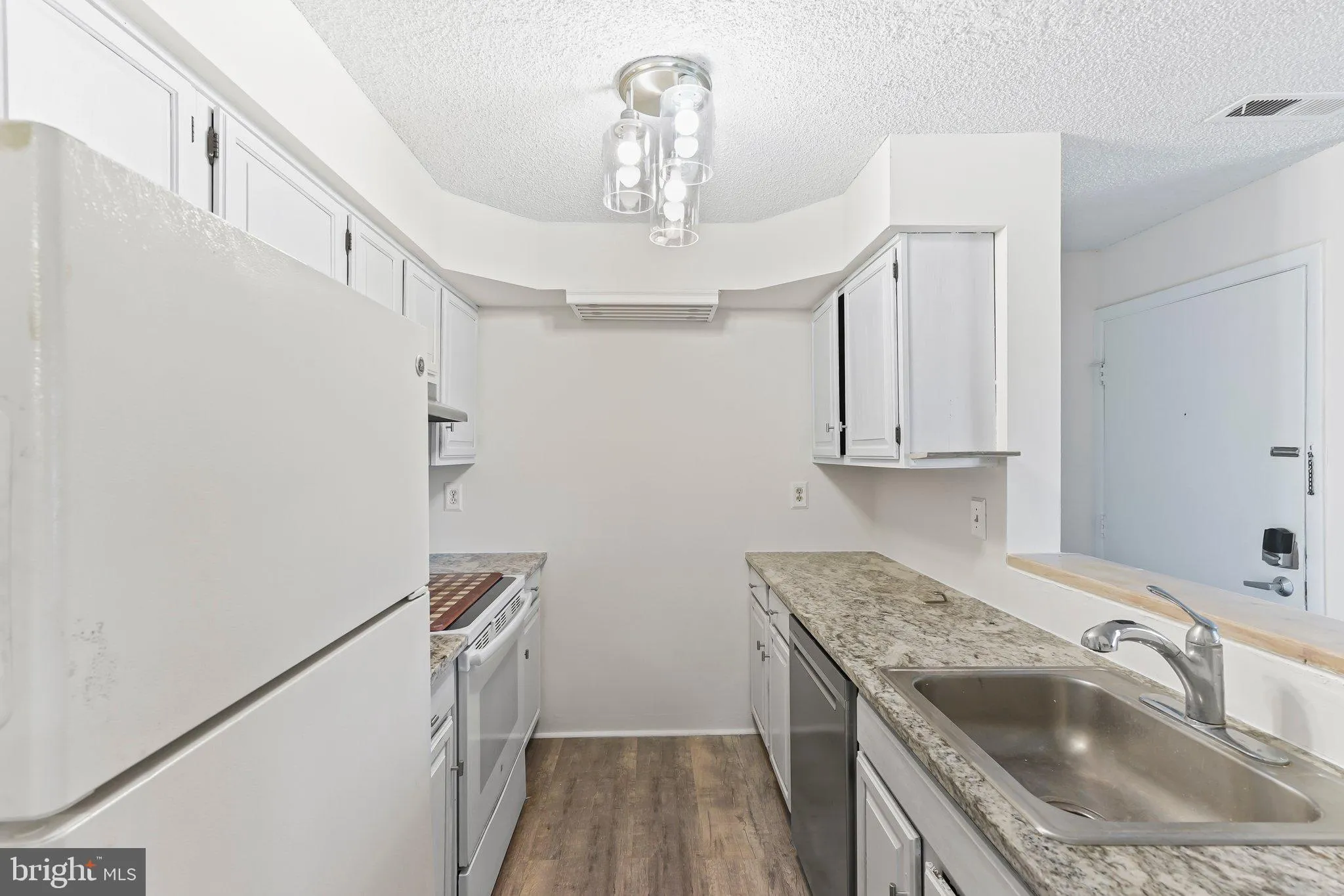 Plainsboro, New Jersey 08536, United States, 2 Bedrooms Bedrooms, ,2 BathroomsBathrooms,Residential,Contingent,91427