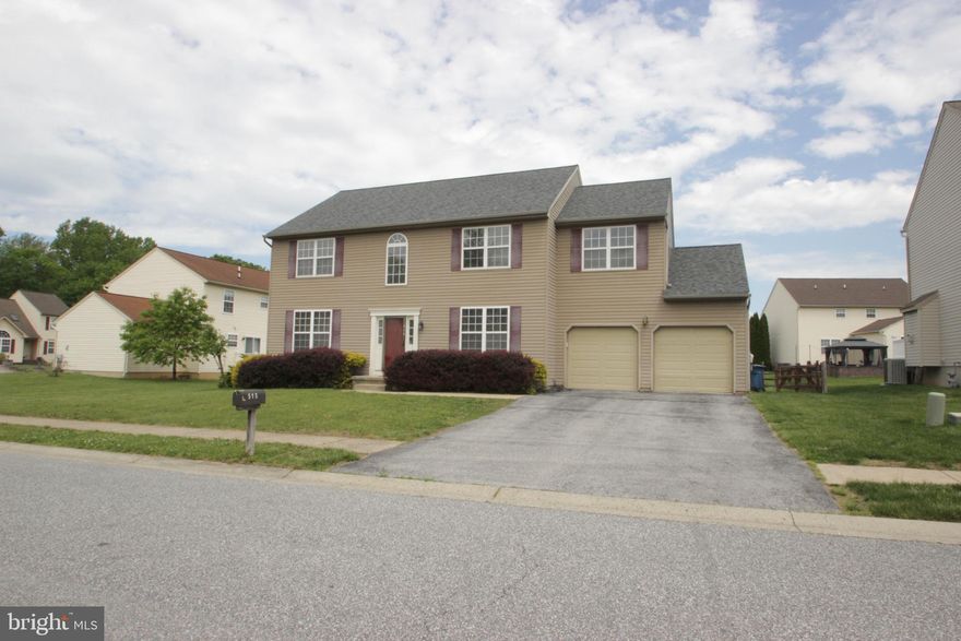 Welcome to this beautiful single in Mallard Pointe.   4 Bedrooms, 2 1/2 baths with full finished basement.
Walk into the two story entry way with open staircase.  Formal dining room and living room.   Gourmet kitchen with center island, upgraded appliances.  Stainless steel refrigerator, dishwasher, microwave and gas stove.   Sun filled breakfast room with sliders to deck and fenced yard.  Family room with gas fireplace.   Full finished basement and laundry room on the lower level.   Upstairs is the primary bedroom with Walkin closet and full primary bath with soaking tub, double sinks and stall shower.   The upper level is complete with 3 additional bedrooms and hall bathroom.   Roof was installed in 2022 .  Heater and AC was installed August 2025.  Over sized two car garage with garage door openers.