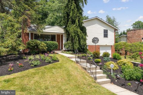Photo of 6405 Tone Drive, Bethesda, MD 20817 (MLS # MDMC2137132)