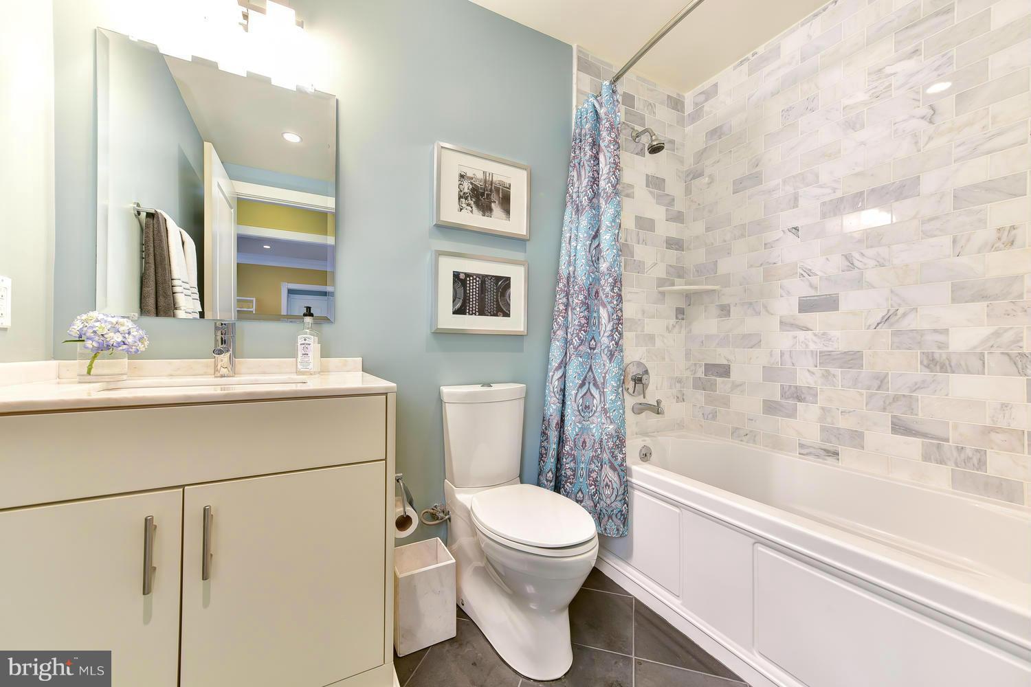 900 NORTH WASHINGTON STREET CONDOMINIUMS - Residential Lease