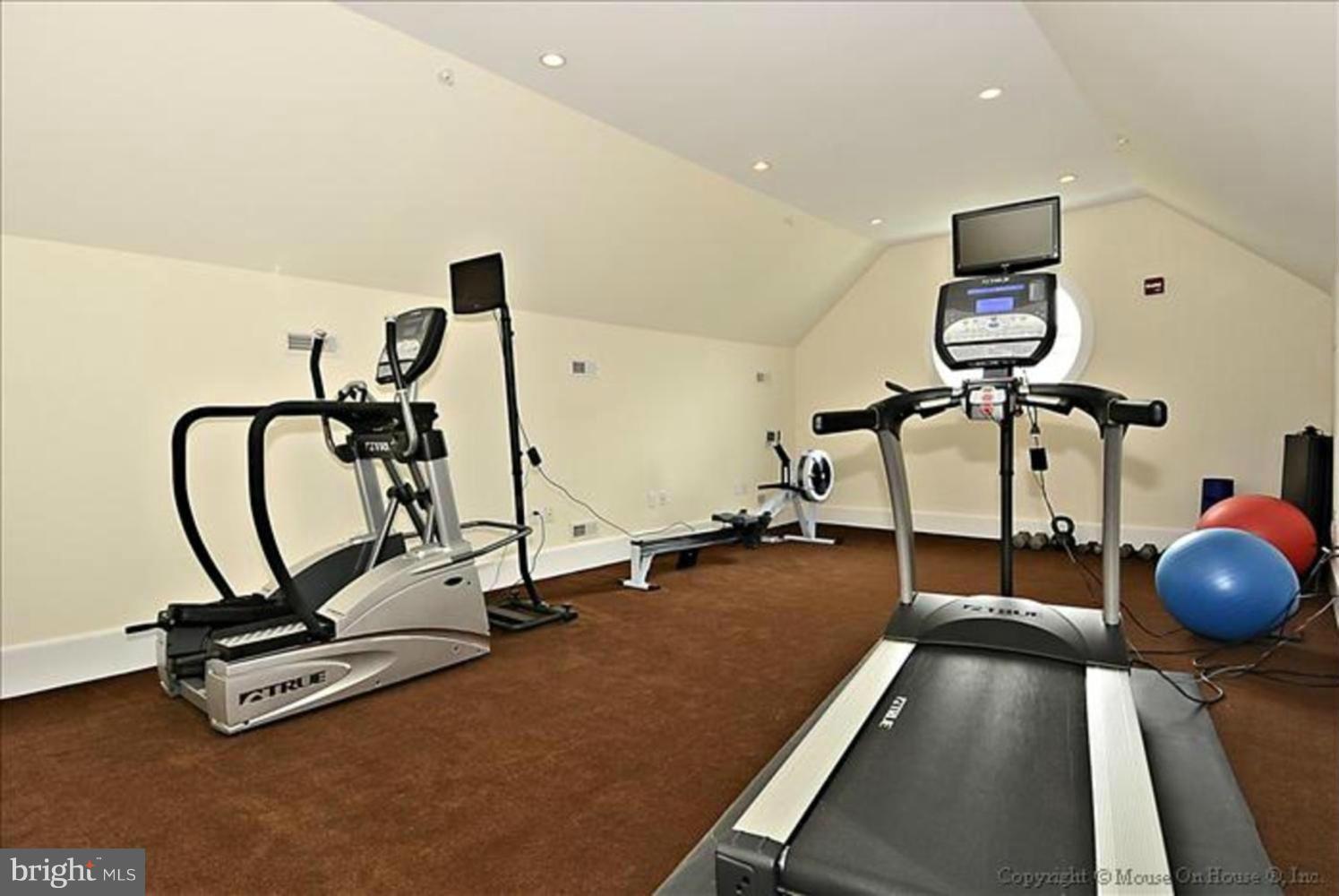 900 NORTH WASHINGTON STREET CONDOMINIUMS - Residential Lease