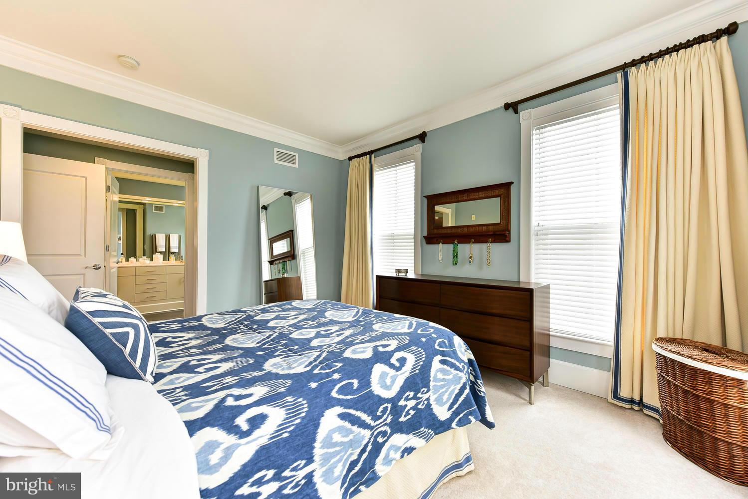 900 NORTH WASHINGTON STREET CONDOMINIUMS - Residential Lease