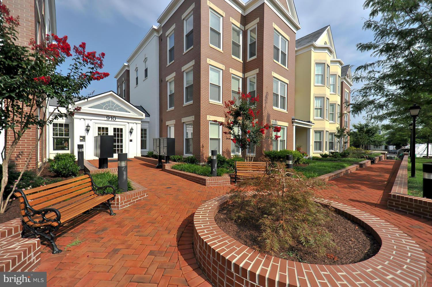 900 NORTH WASHINGTON STREET CONDOMINIUMS - Residential Lease