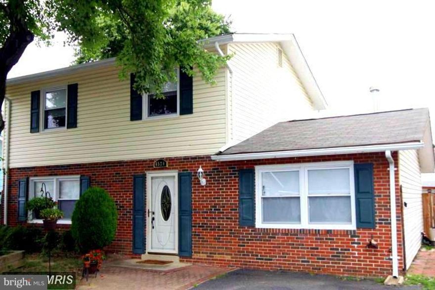 UPDATED SINGLE FAMILY HOME AT A TOWNHOUSE PRICE!!* LARGE SUNROOM* NEW HARDOOD FLOORS *  FRESH PAINT AND  CUSTOM MOLDINGS* NEWER SYSTEMS, ROOF AND SIDING * CUSTOM CABINETS IN KITCHEN* OVERSIZED LIVING & FAMILY ROOMS * SEPARATE DINING RM * DECK * LARGE SHED * FULLY FENCED REAR YARD * * EASY ACCESS TO ALL MAJOR COMMUTING ROUTES & 2 METRO STATIONS* MOVE IN READY* A MUST SEE HOME!!!