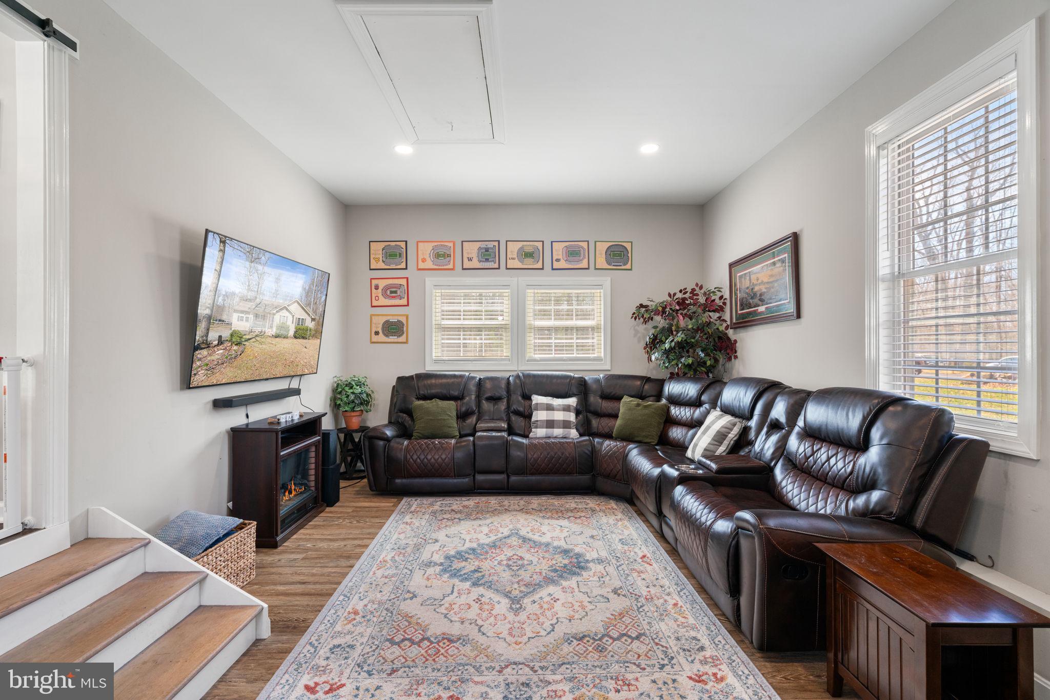 BLACK WALNUT RUN ESTATES - Residential