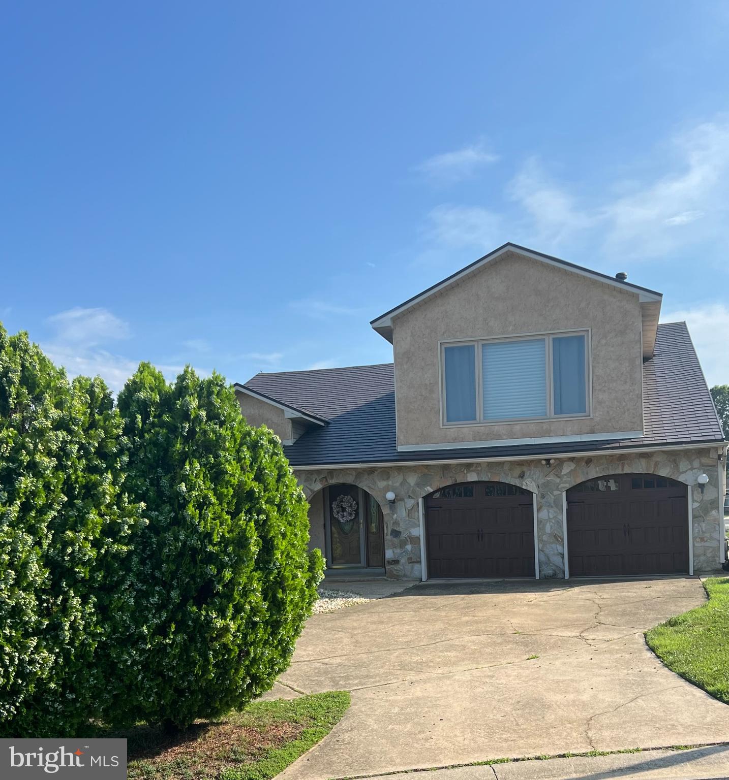 1 LONNIE COURT