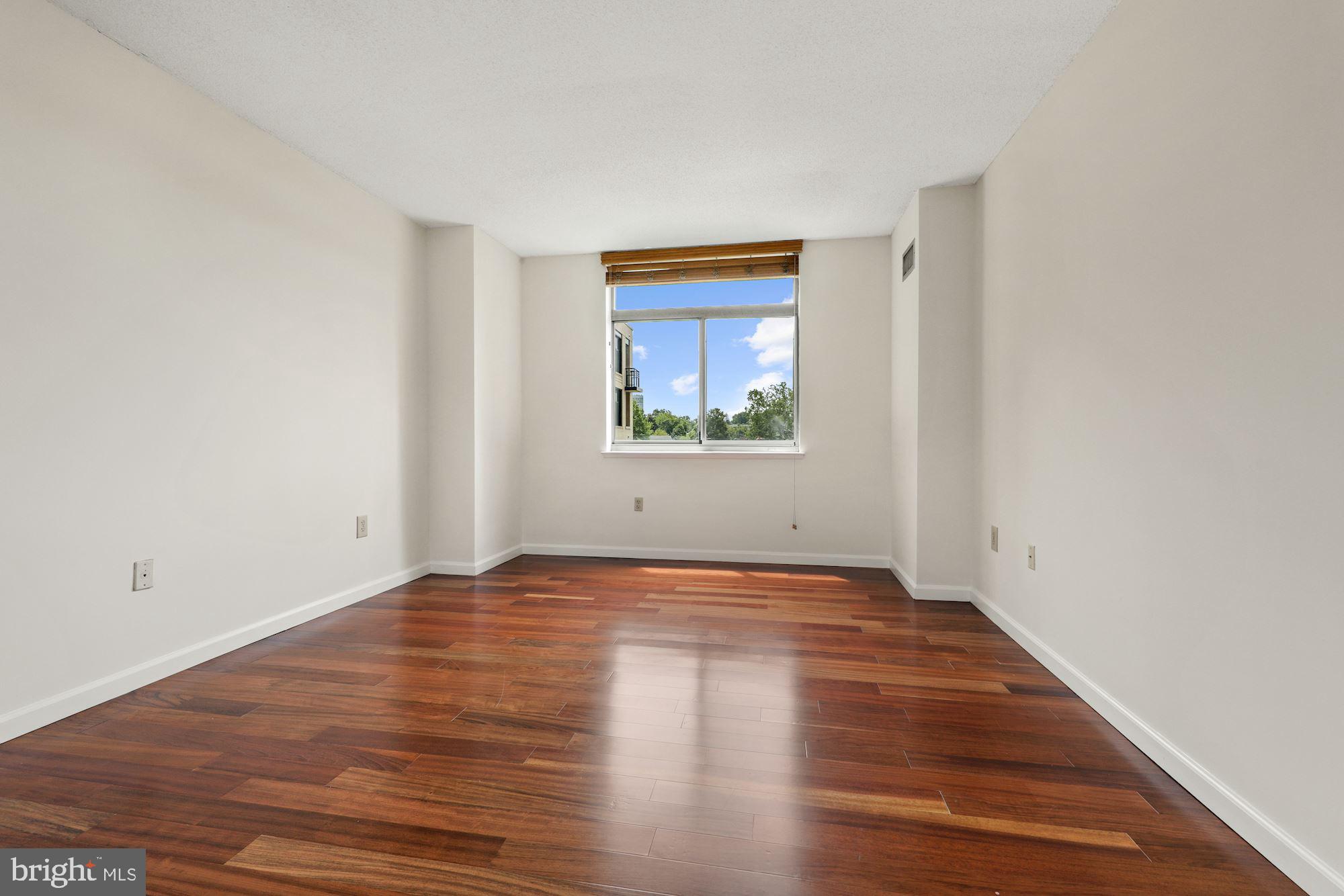 CRESCENT PLAZA - Residential