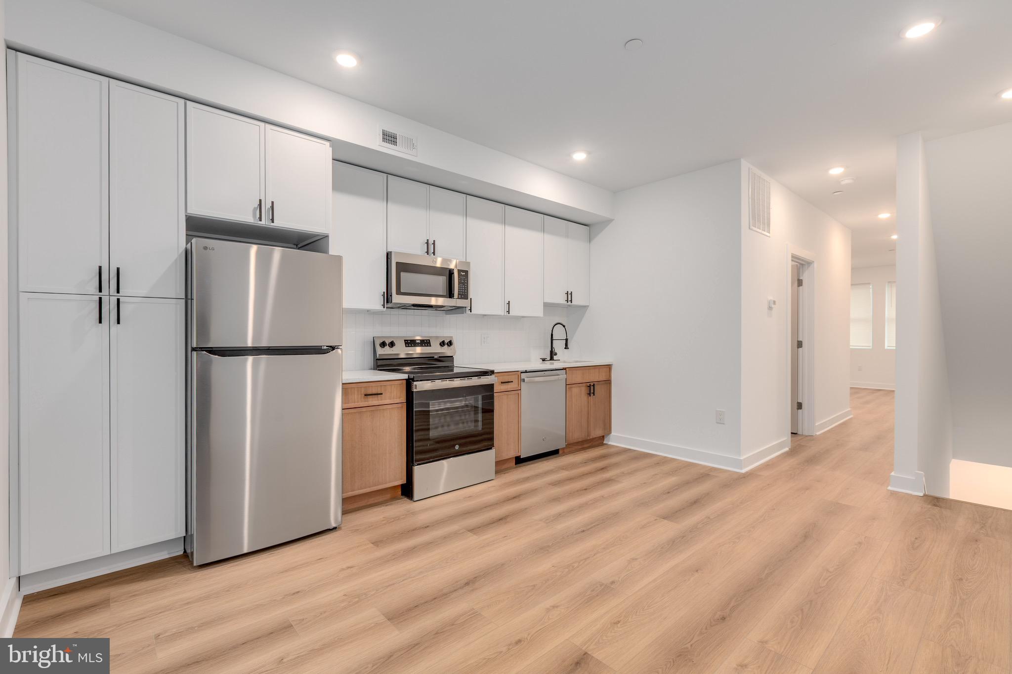 1028 W ARIZONA STREET 1