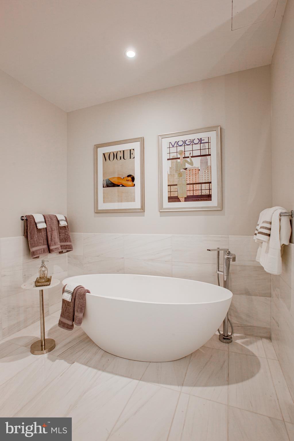 AVENUE OF THE ARTS - Residential