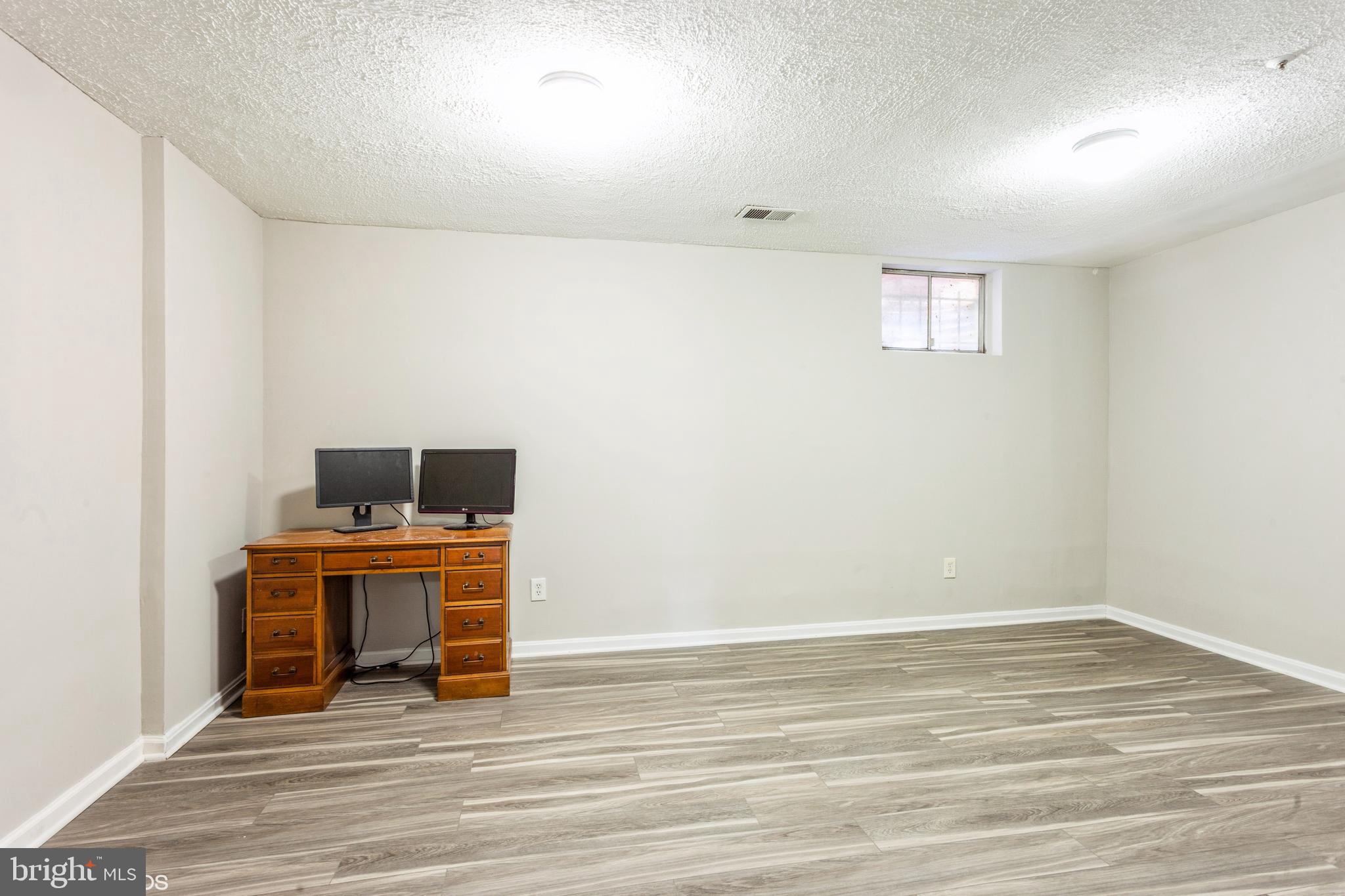 LAUREL LAKES - Residential