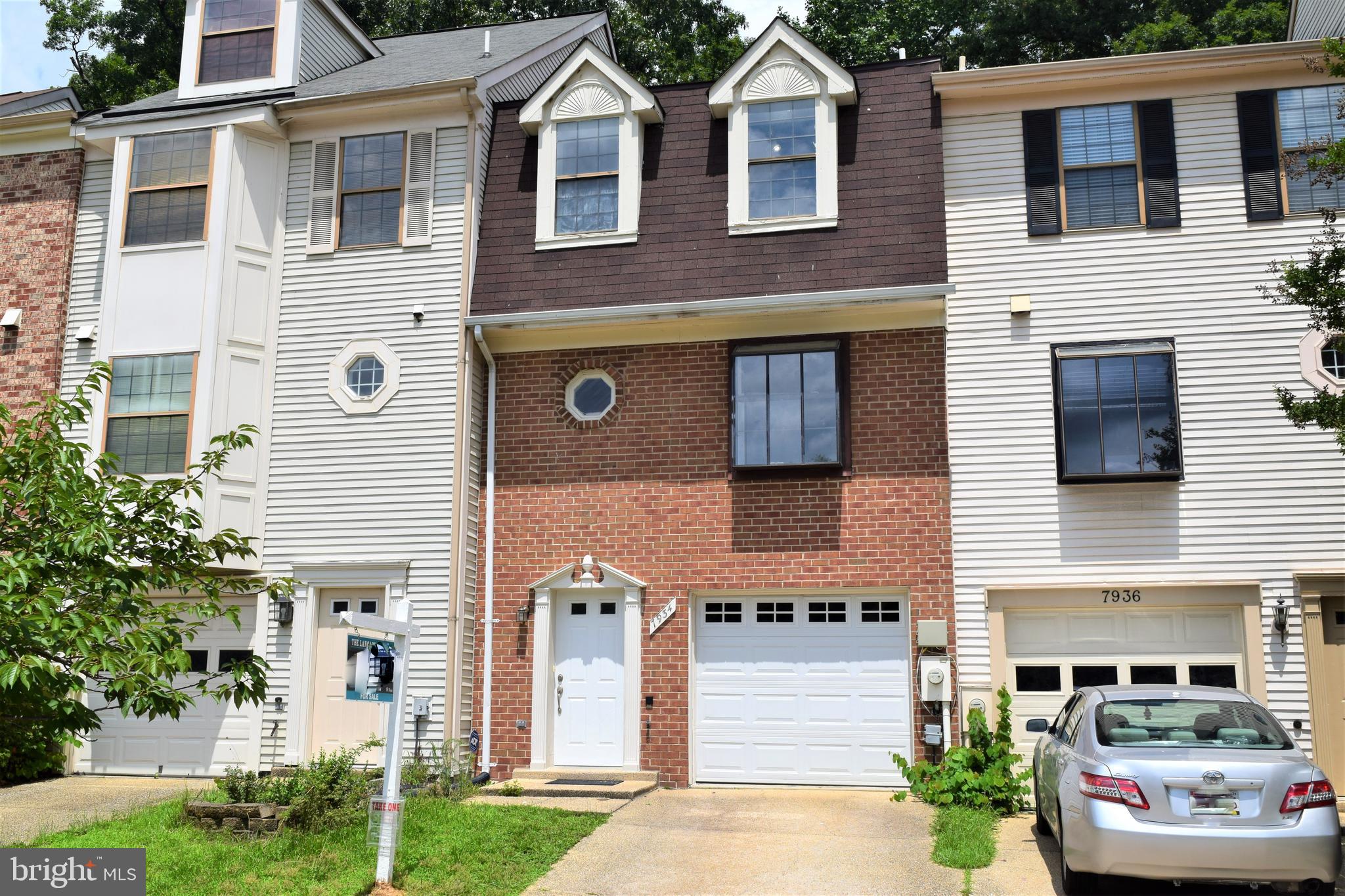 LAUREL LAKES - Residential