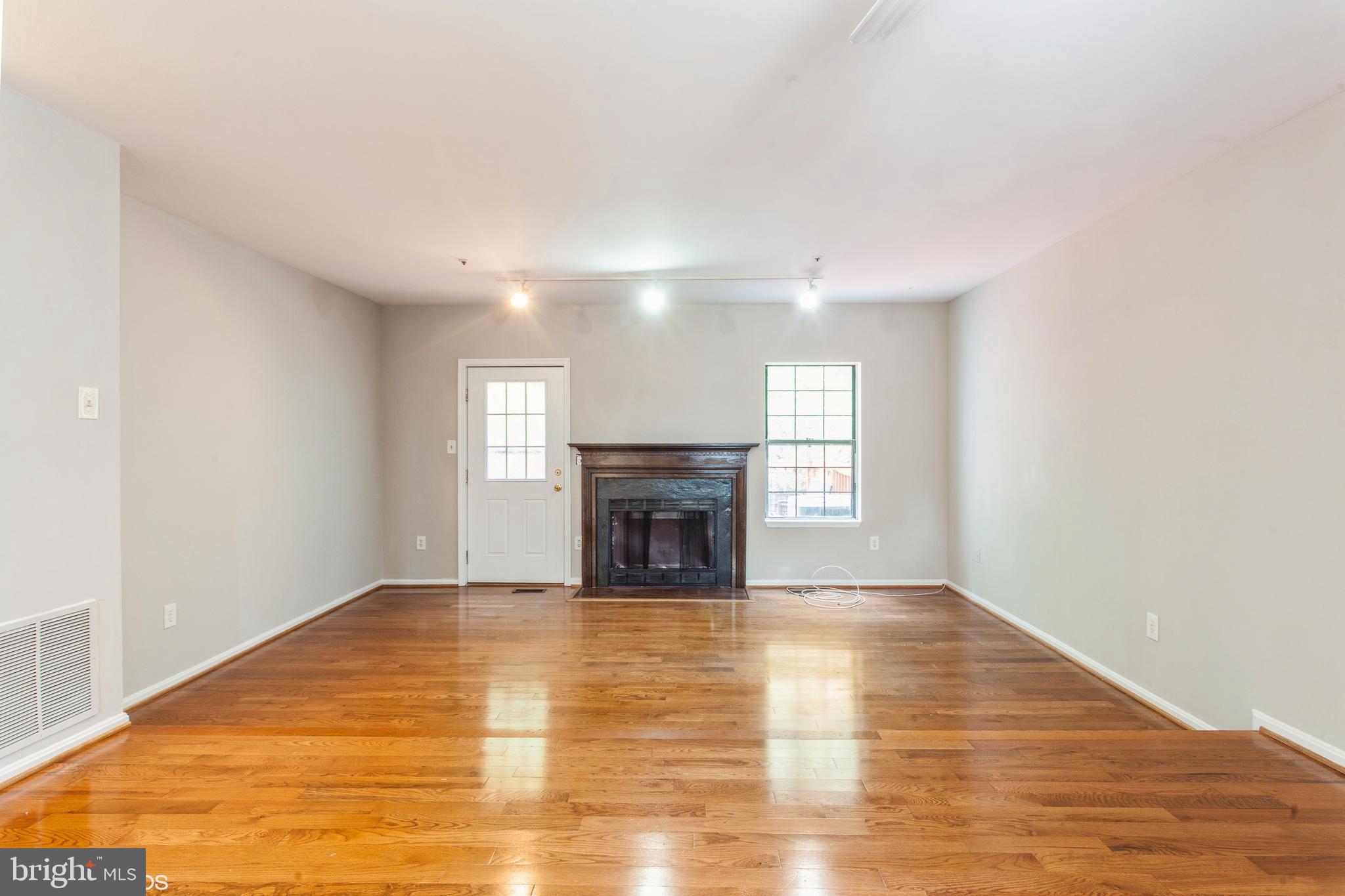 LAUREL LAKES - Residential