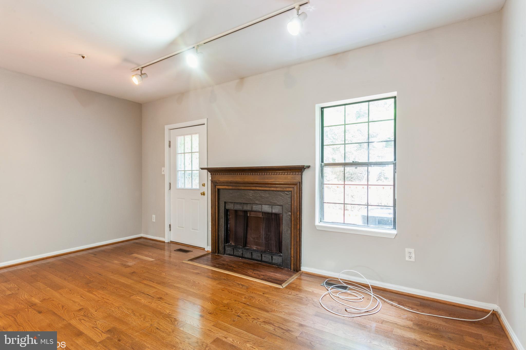 LAUREL LAKES - Residential