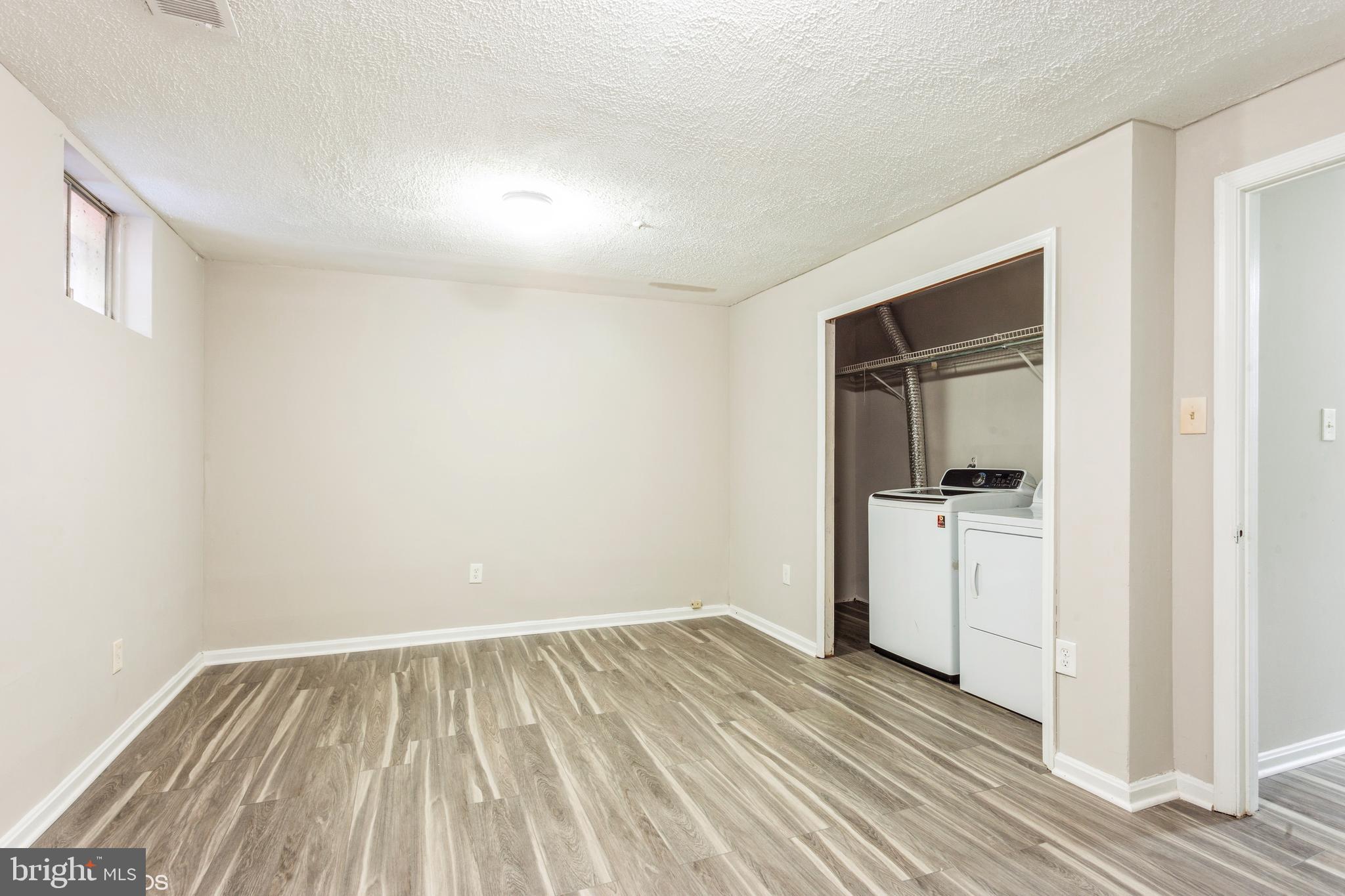 LAUREL LAKES - Residential