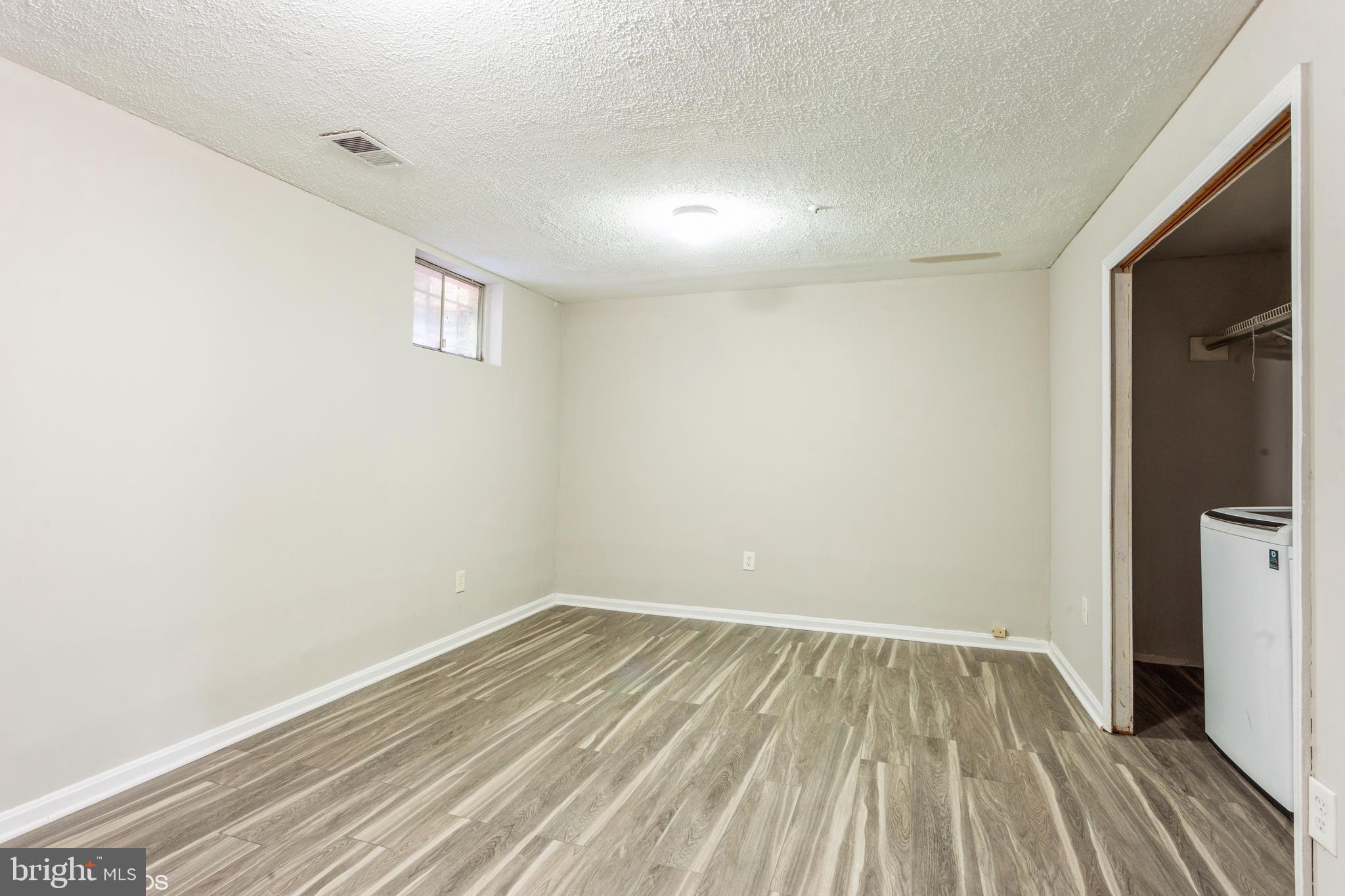 LAUREL LAKES - Residential