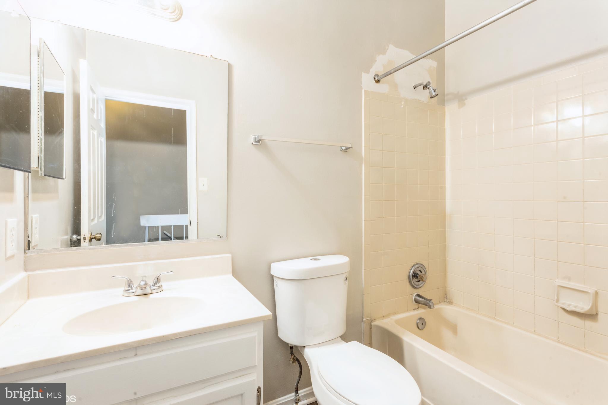 LAUREL LAKES - Residential