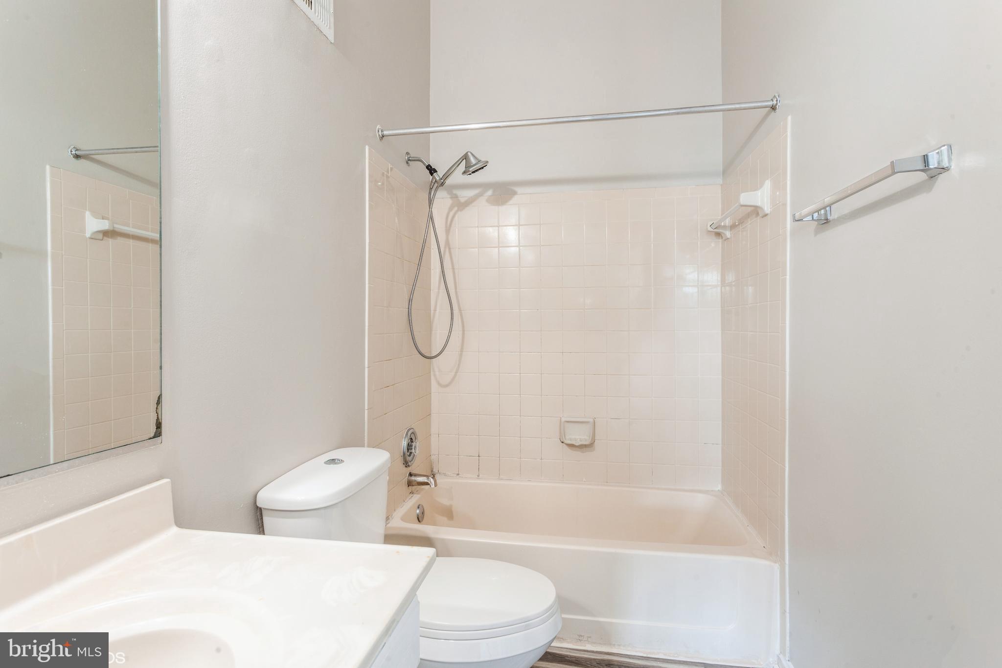 LAUREL LAKES - Residential