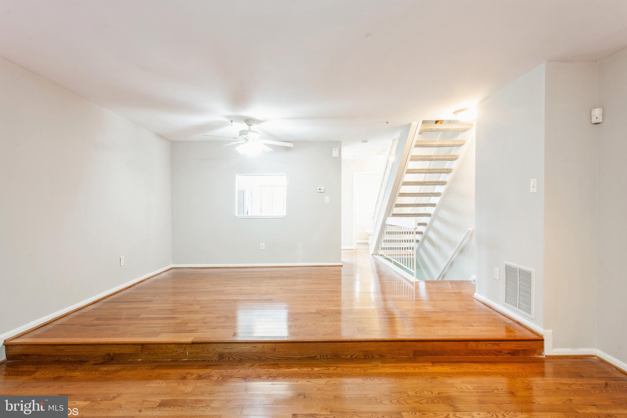 LAUREL LAKES - Residential