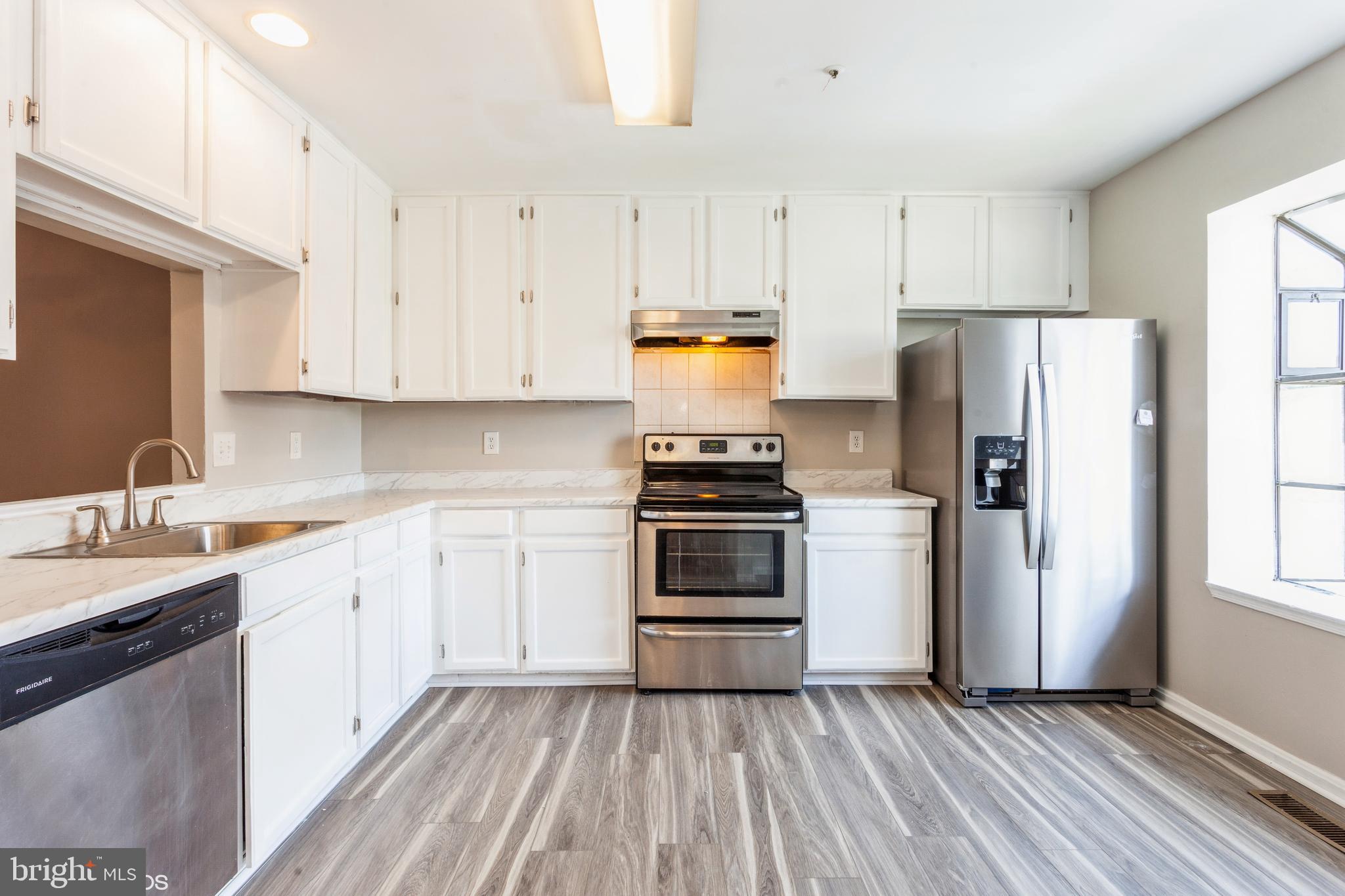 LAUREL LAKES - Residential