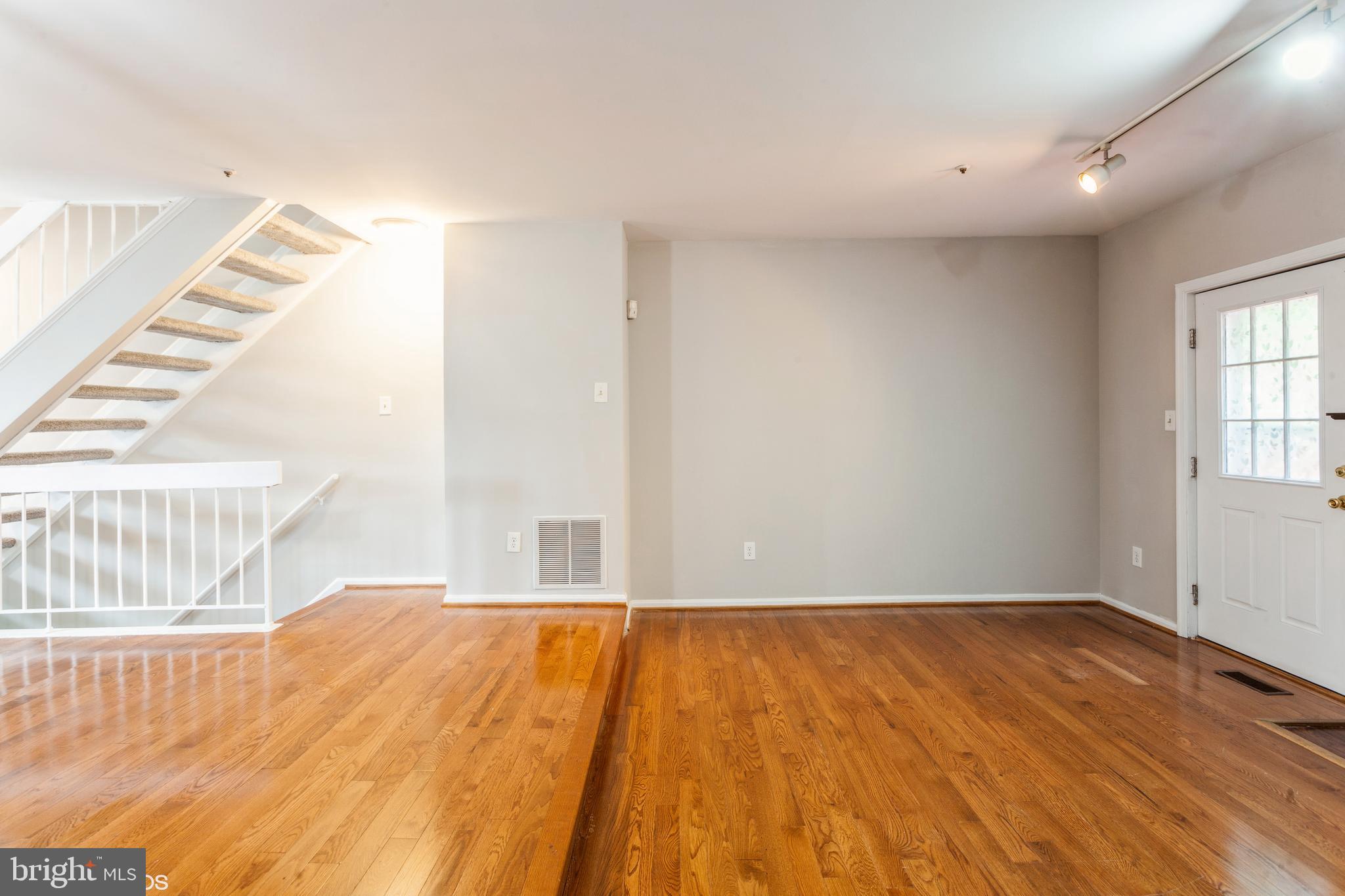 LAUREL LAKES - Residential