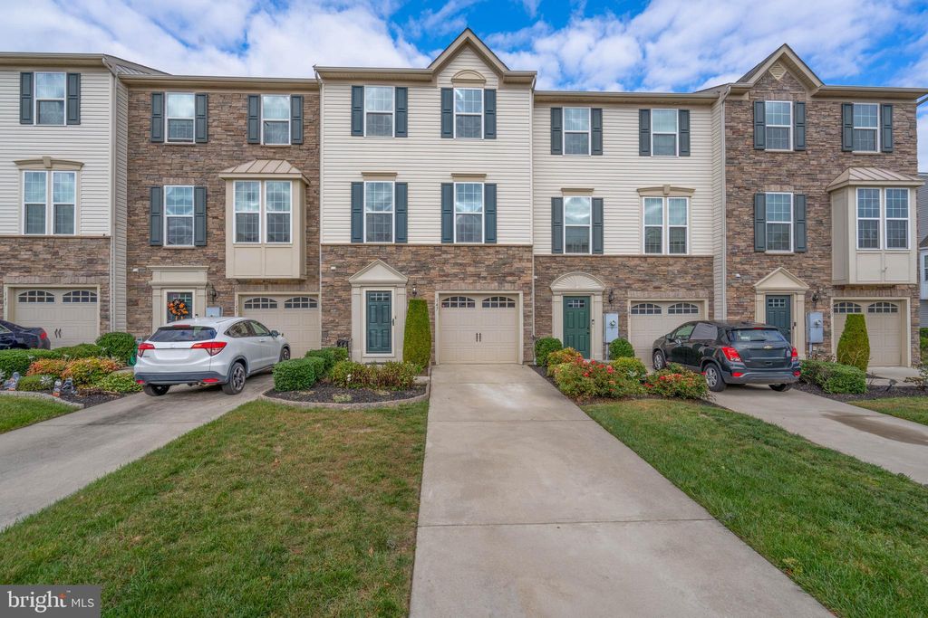 Photo of 147 Village Green Lane, SICKLERVILLE, NJ 08081 (MLS # NJCD2103846)
