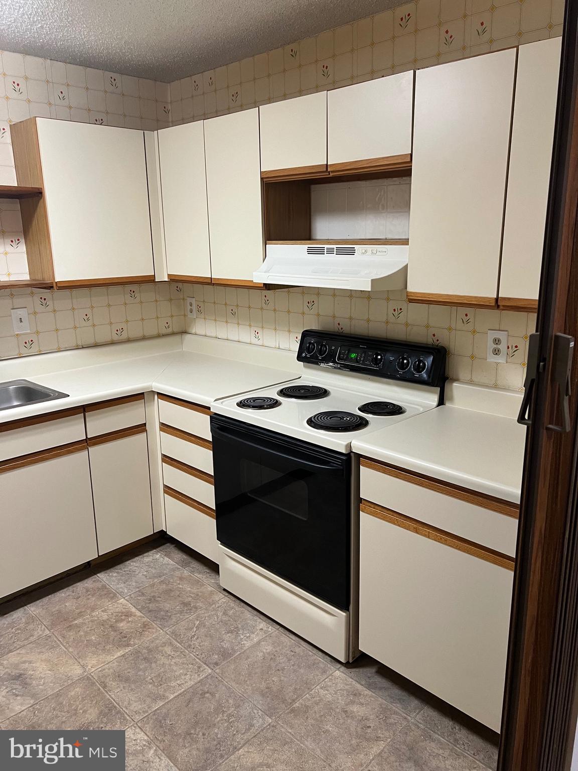 MANCHESTER ELECTION DISTRICT - Residential Lease