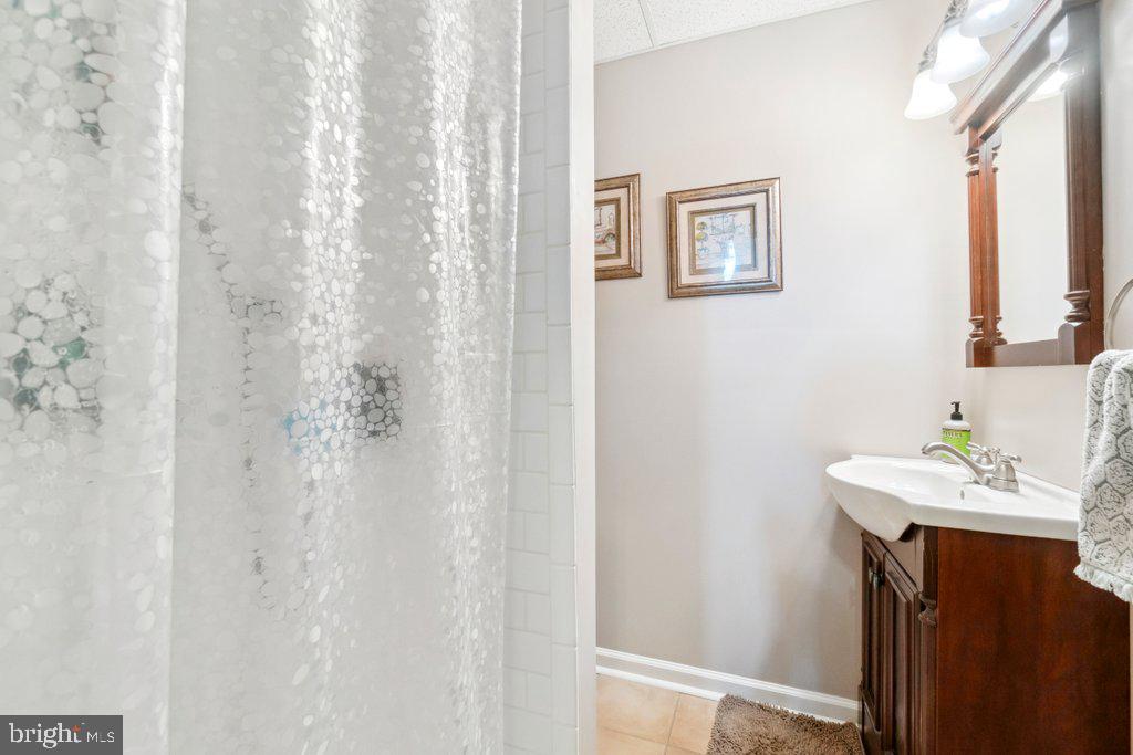 HARFORD HUNT MANOR - Residential