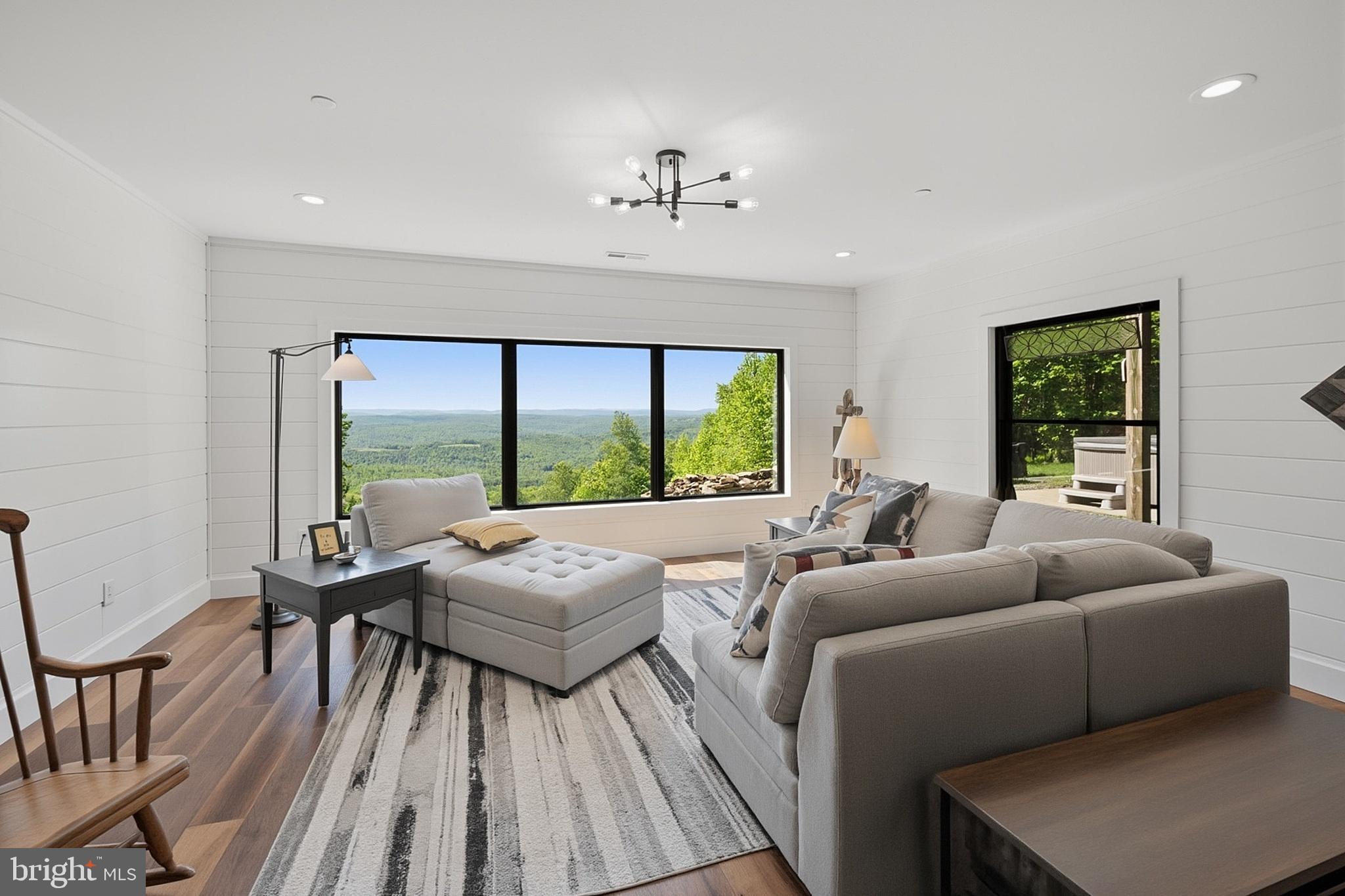 BACKBONE RIDGE - Residential