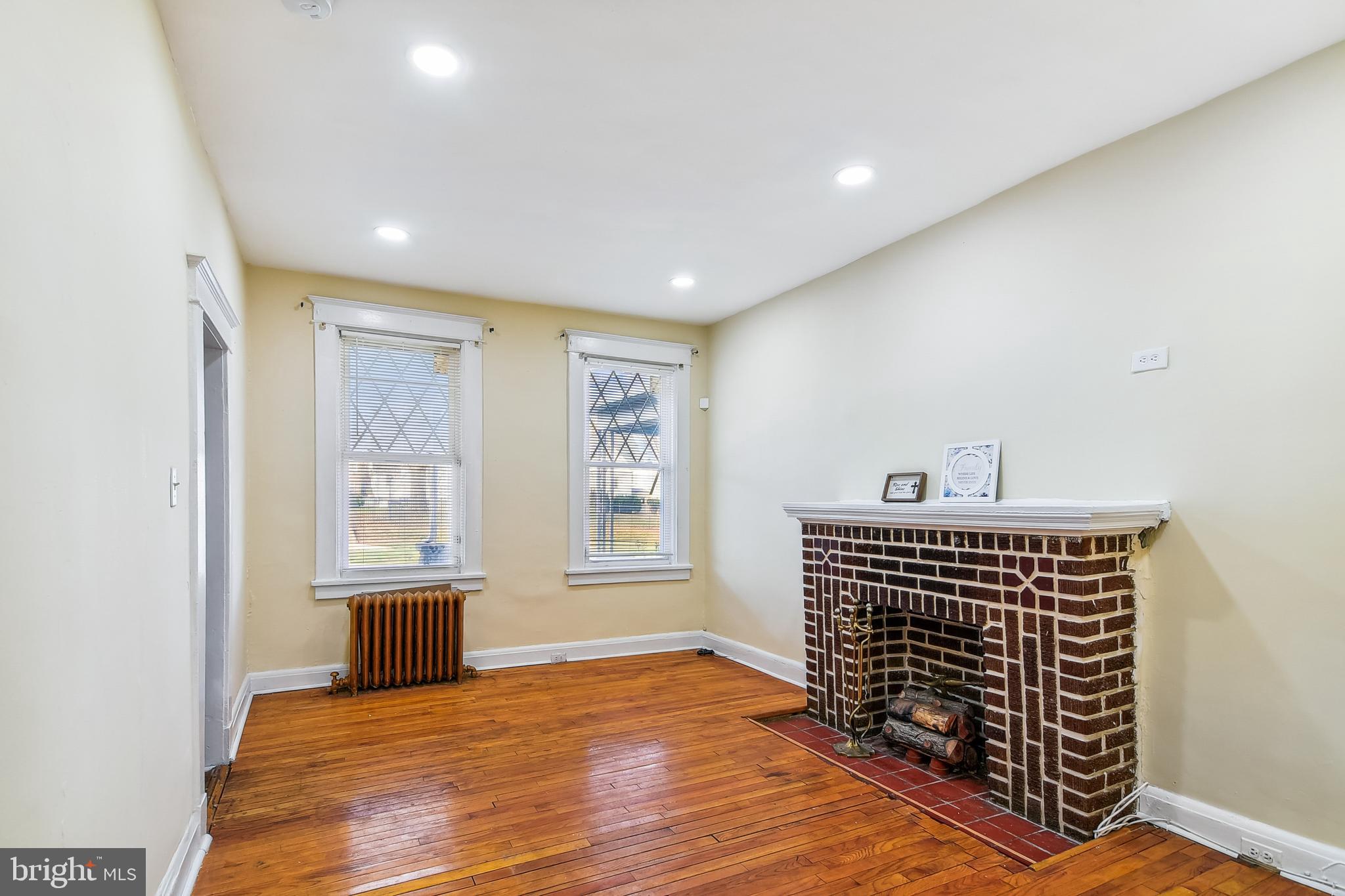 2319 W LAFAYETTE AVENUE