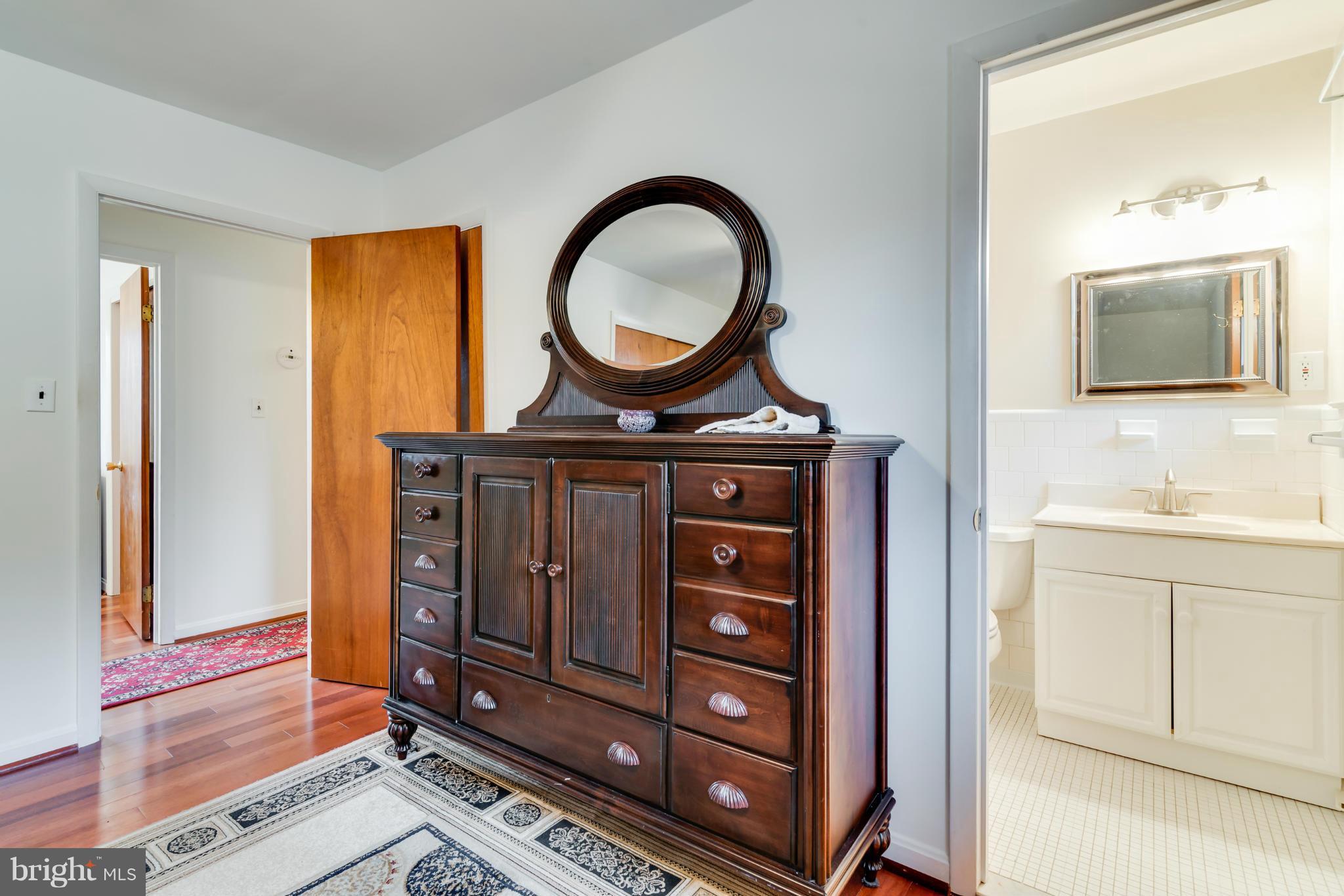 CHRIS MAR MANOR - Residential