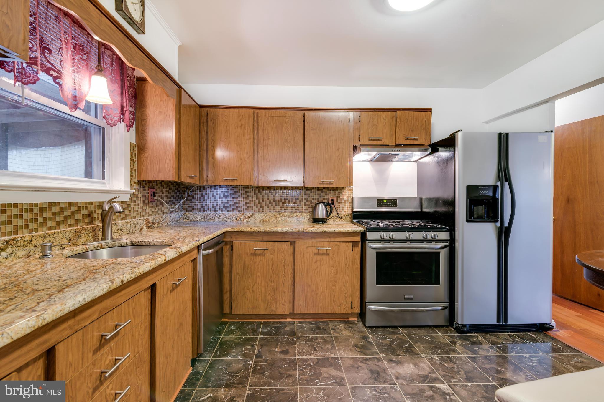 CHRIS MAR MANOR - Residential