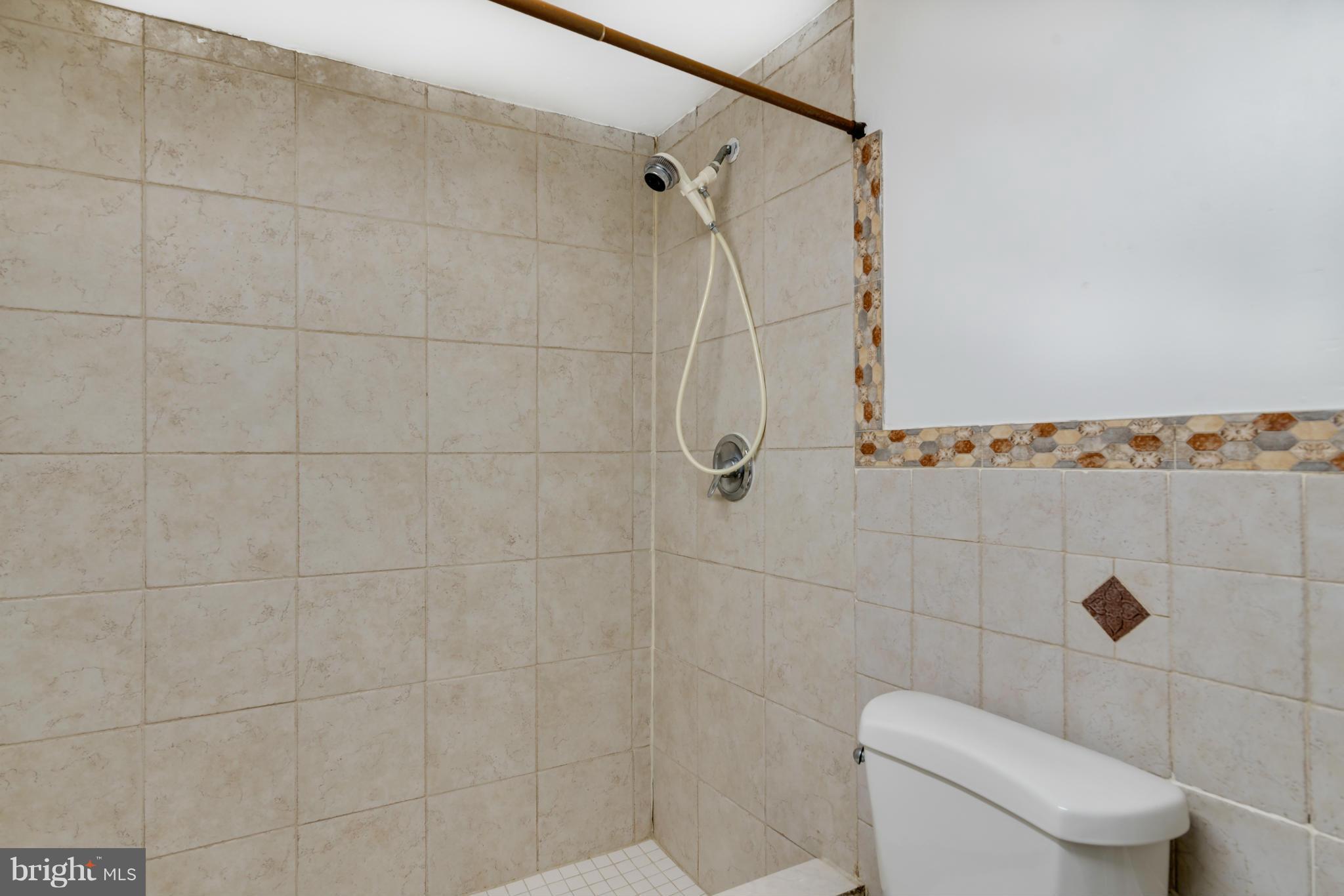 CHRIS MAR MANOR - Residential