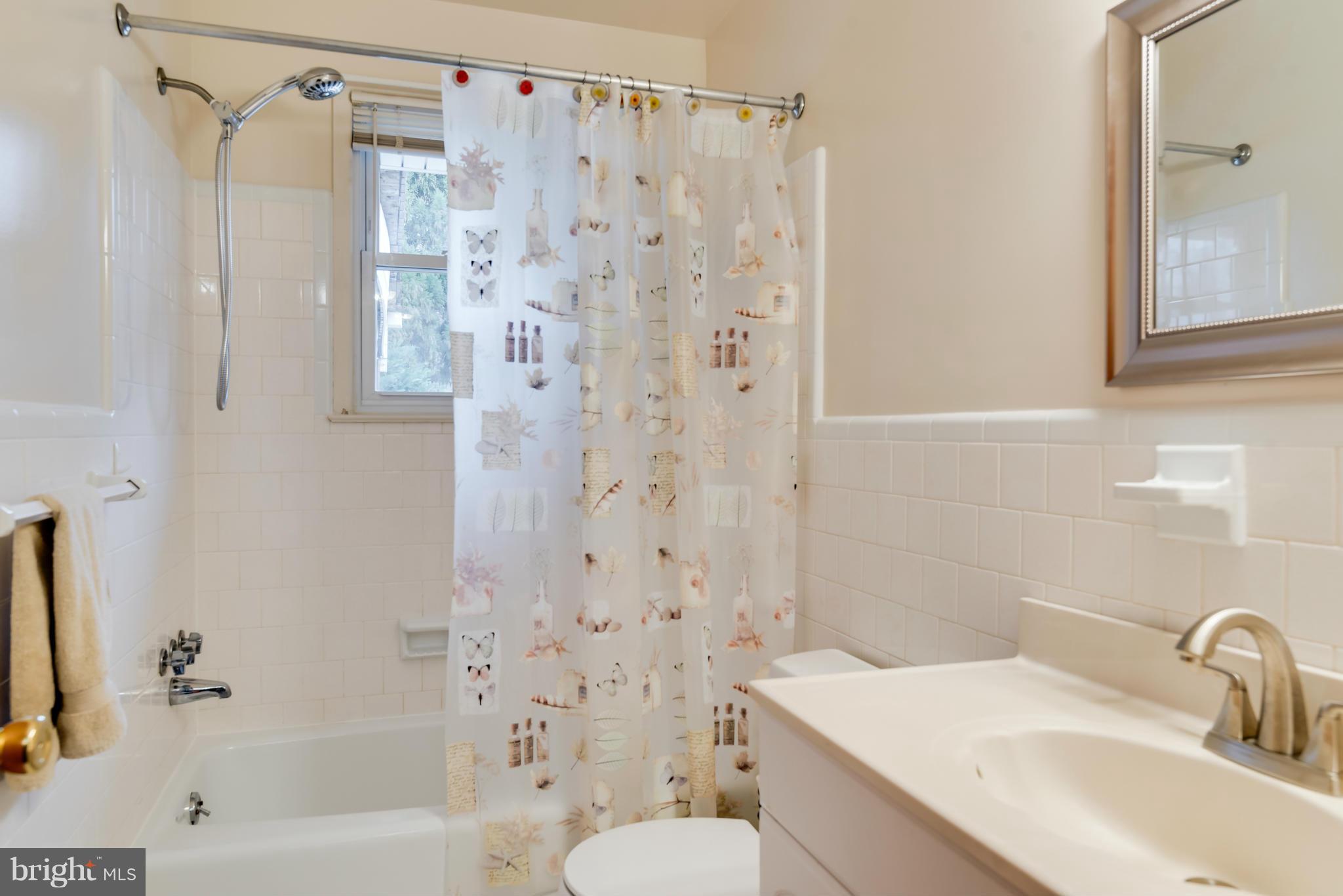 CHRIS MAR MANOR - Residential