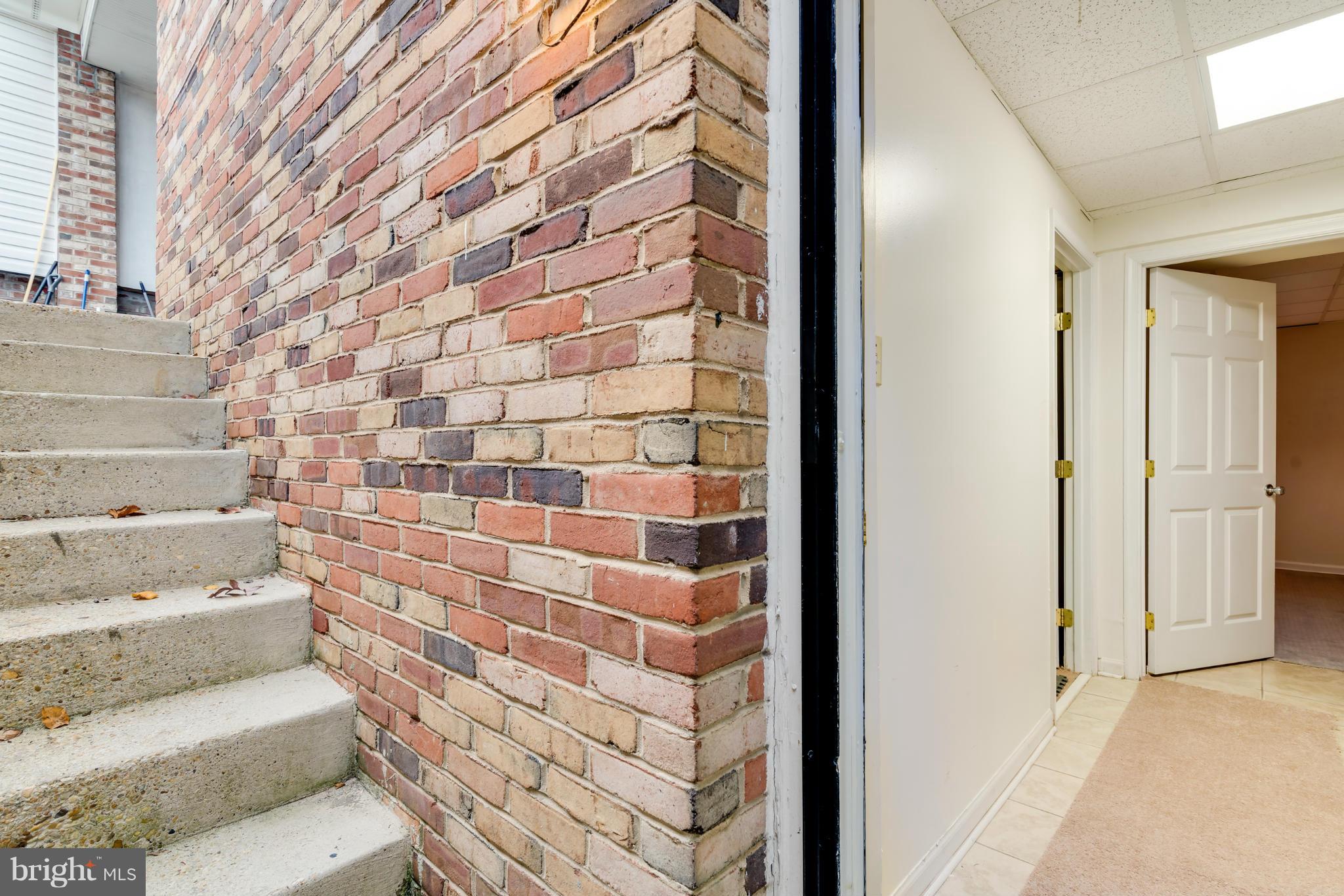 CHRIS MAR MANOR - Residential