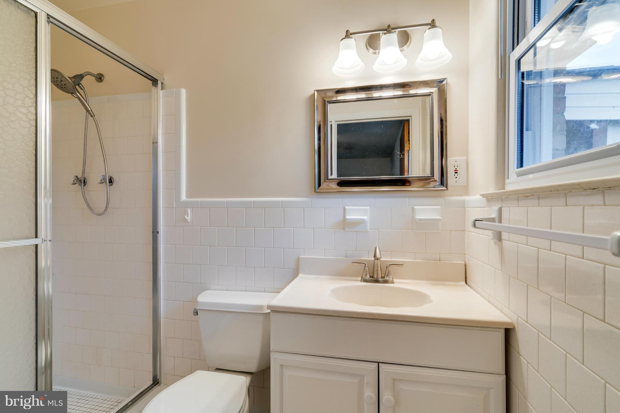 CHRIS MAR MANOR - Residential