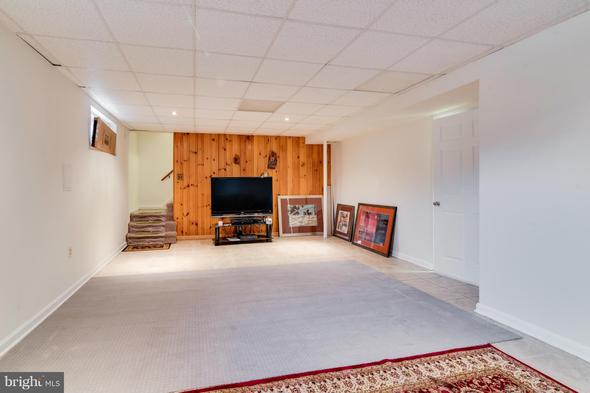 CHRIS MAR MANOR - Residential