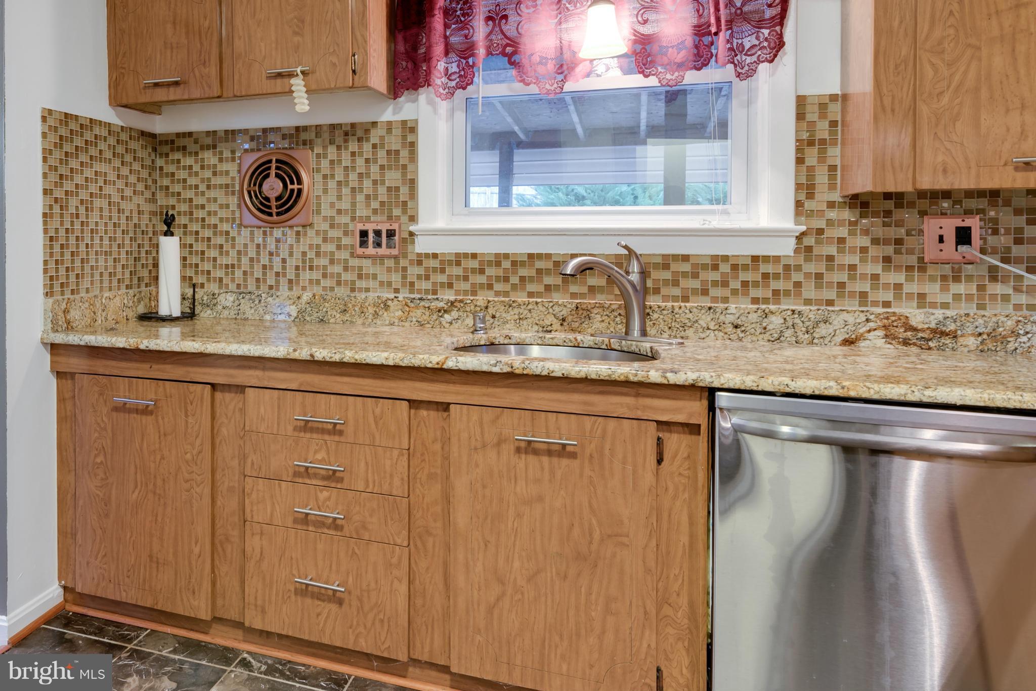 CHRIS MAR MANOR - Residential