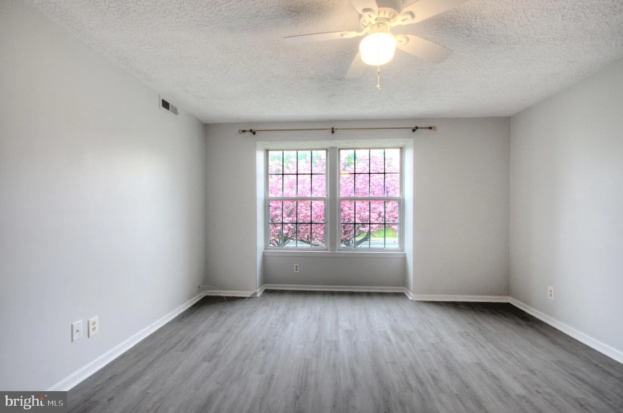 Sicklerville, New Jersey 08081, United States, 2 Bedrooms Bedrooms, ,2 BathroomsBathrooms,Residential,Pending,114325