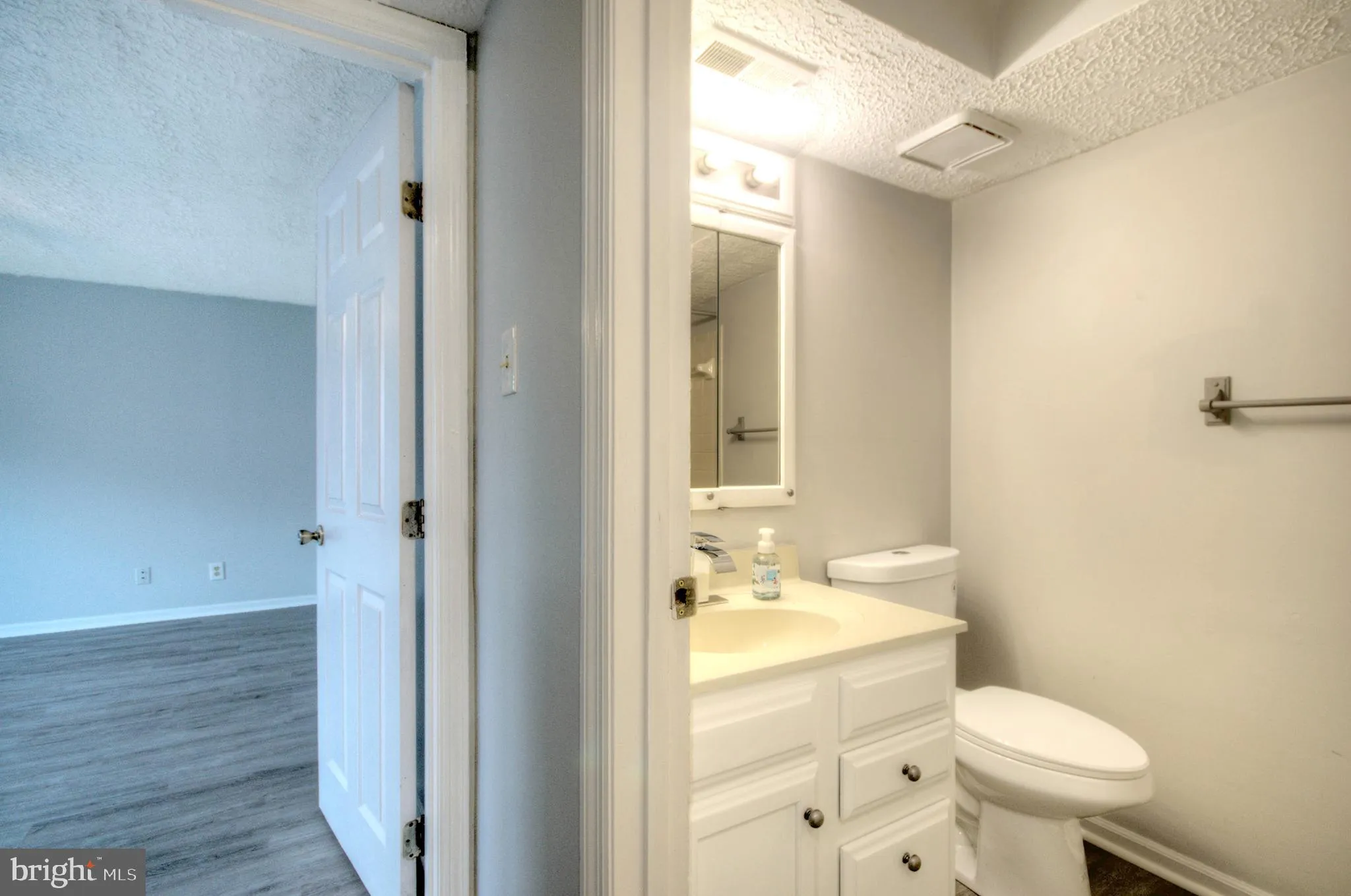 Sicklerville, New Jersey 08081, United States, 2 Bedrooms Bedrooms, ,2 BathroomsBathrooms,Residential,Pending,114325