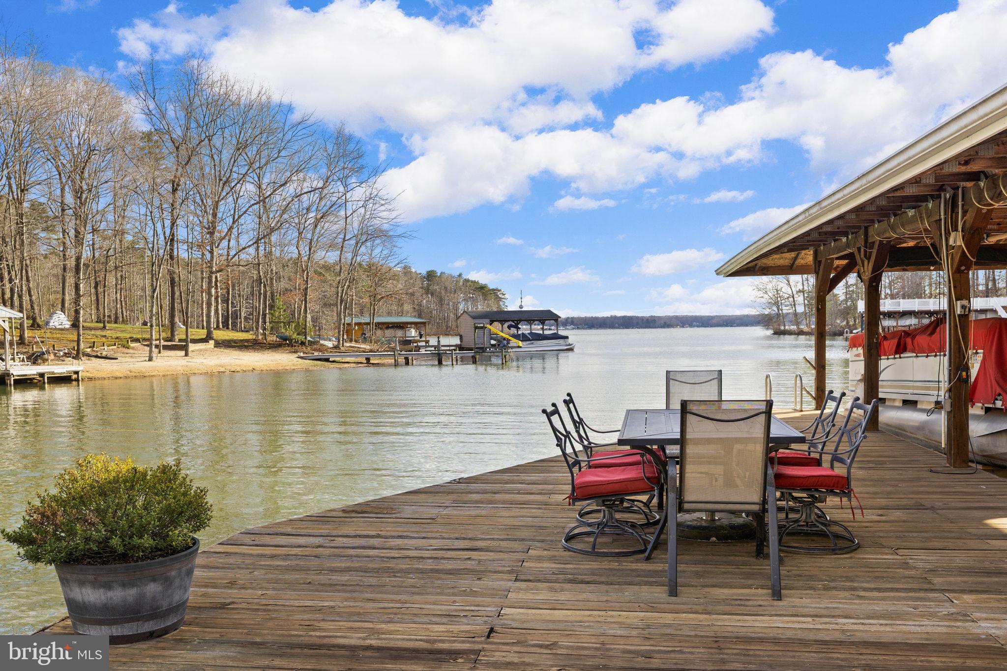 WATERSIDE - Residential