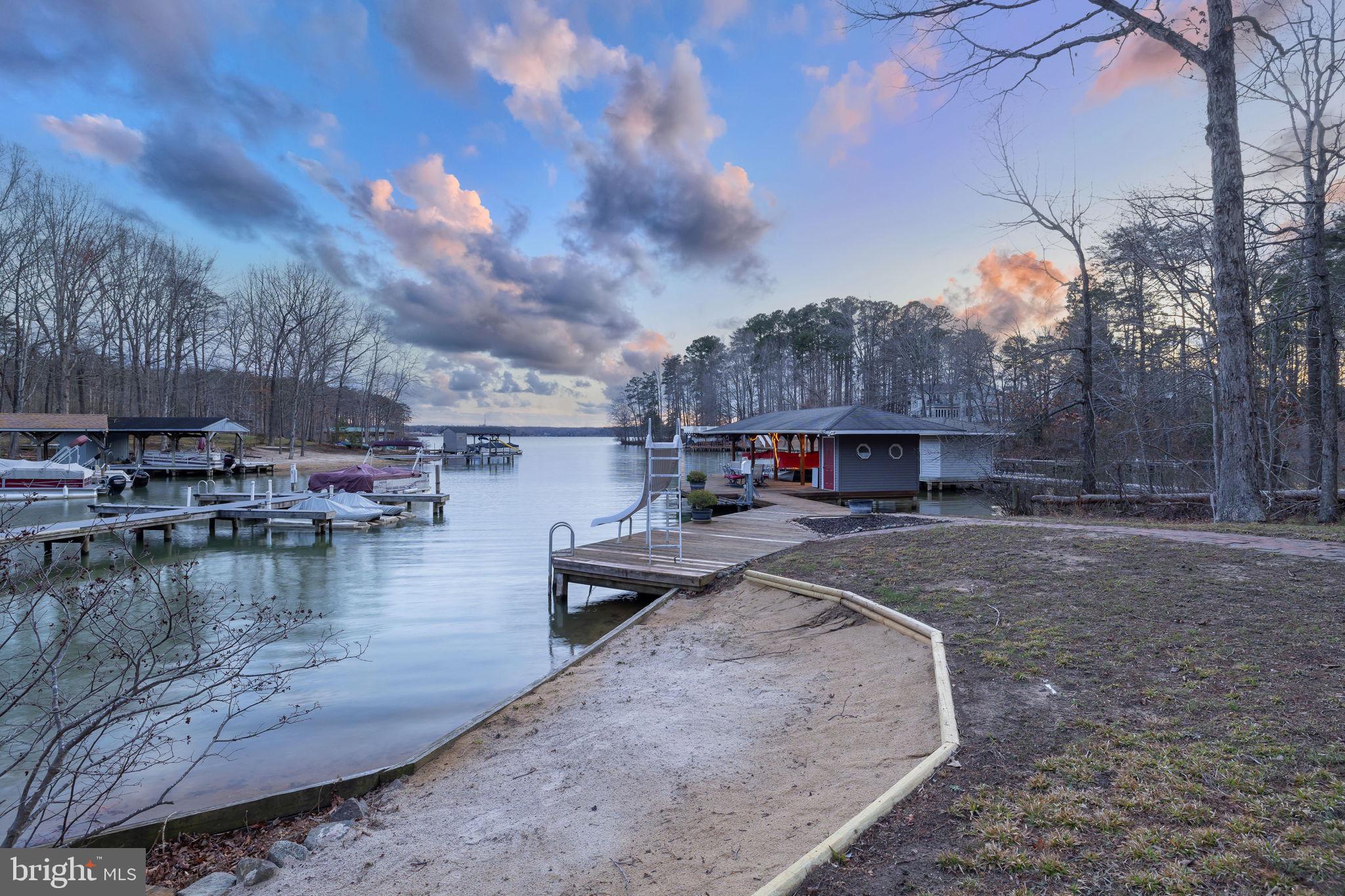 WATERSIDE - Residential