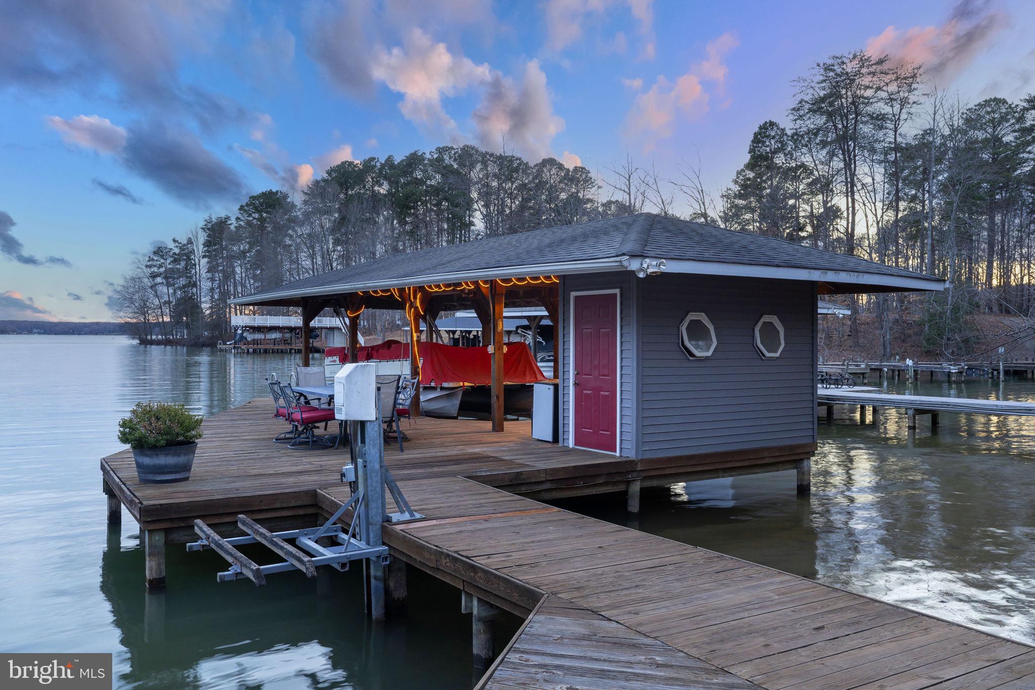 WATERSIDE - Residential