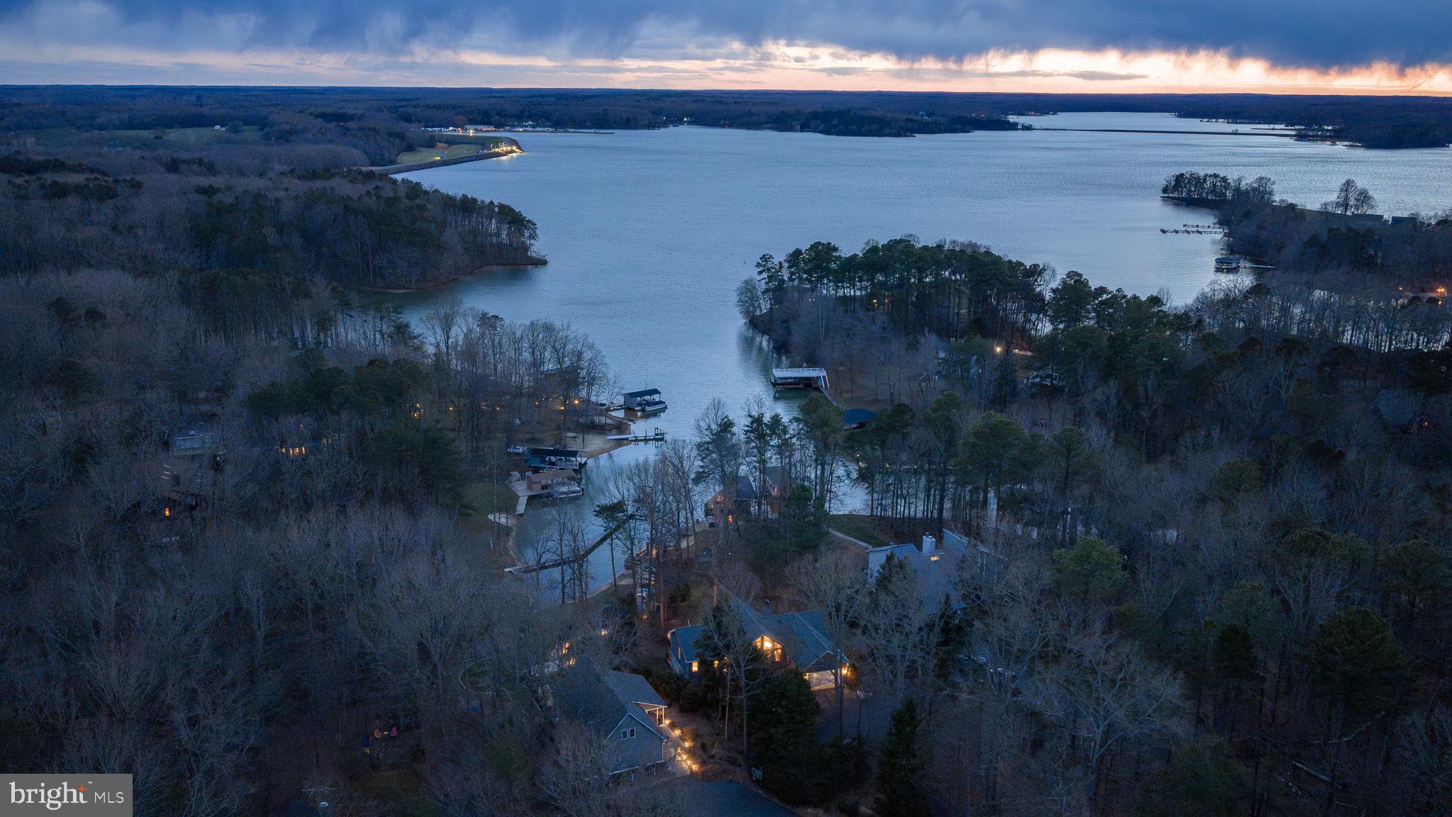 WATERSIDE - Residential