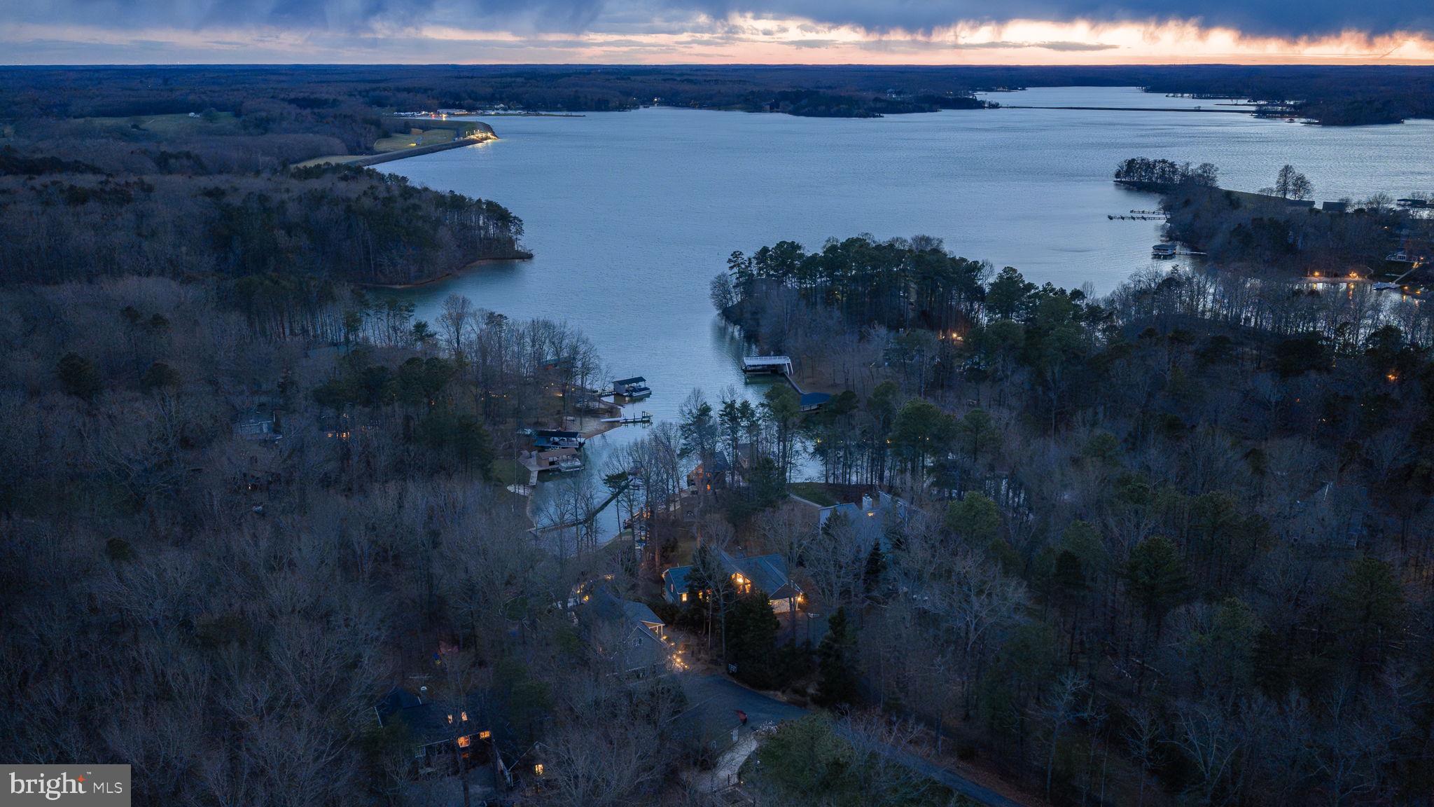 WATERSIDE - Residential