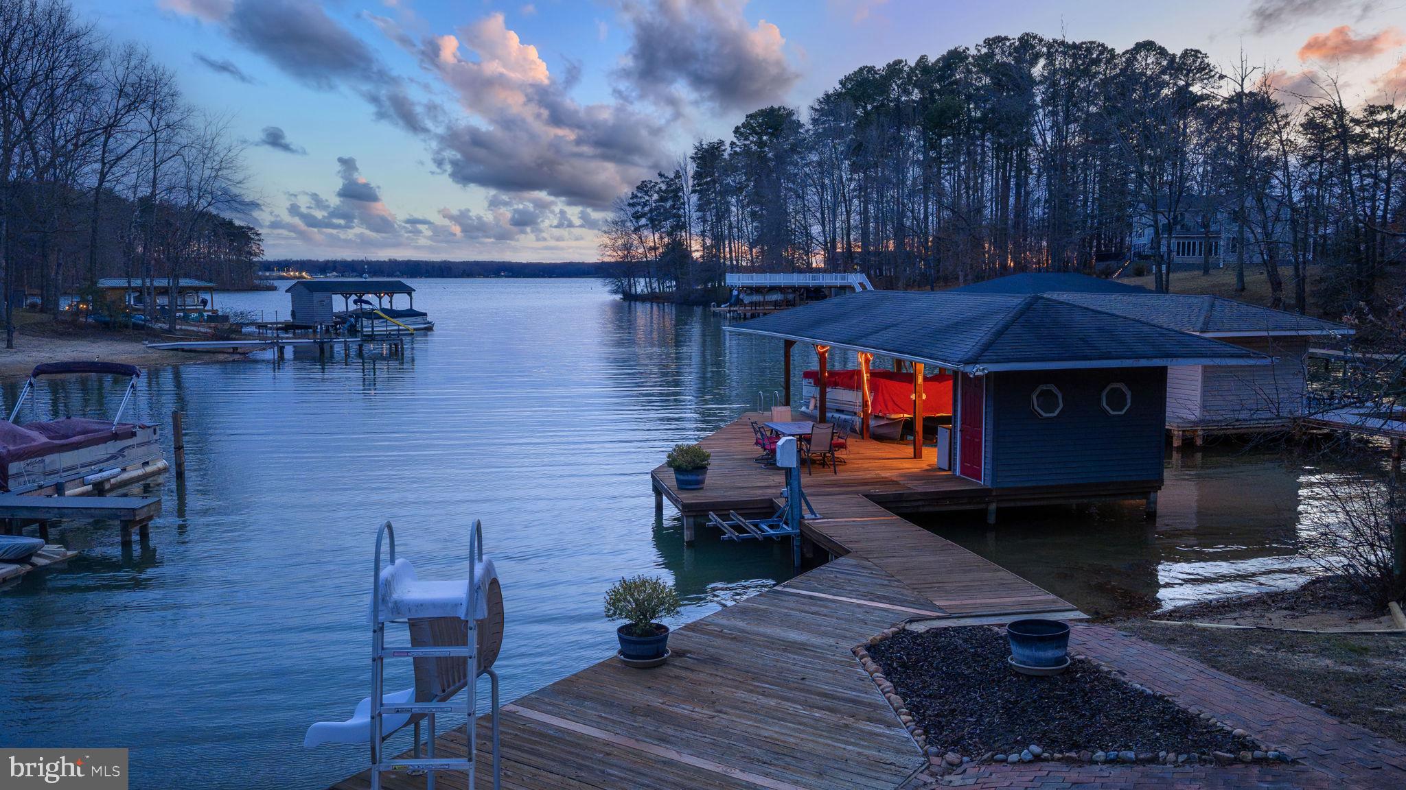 WATERSIDE - Residential