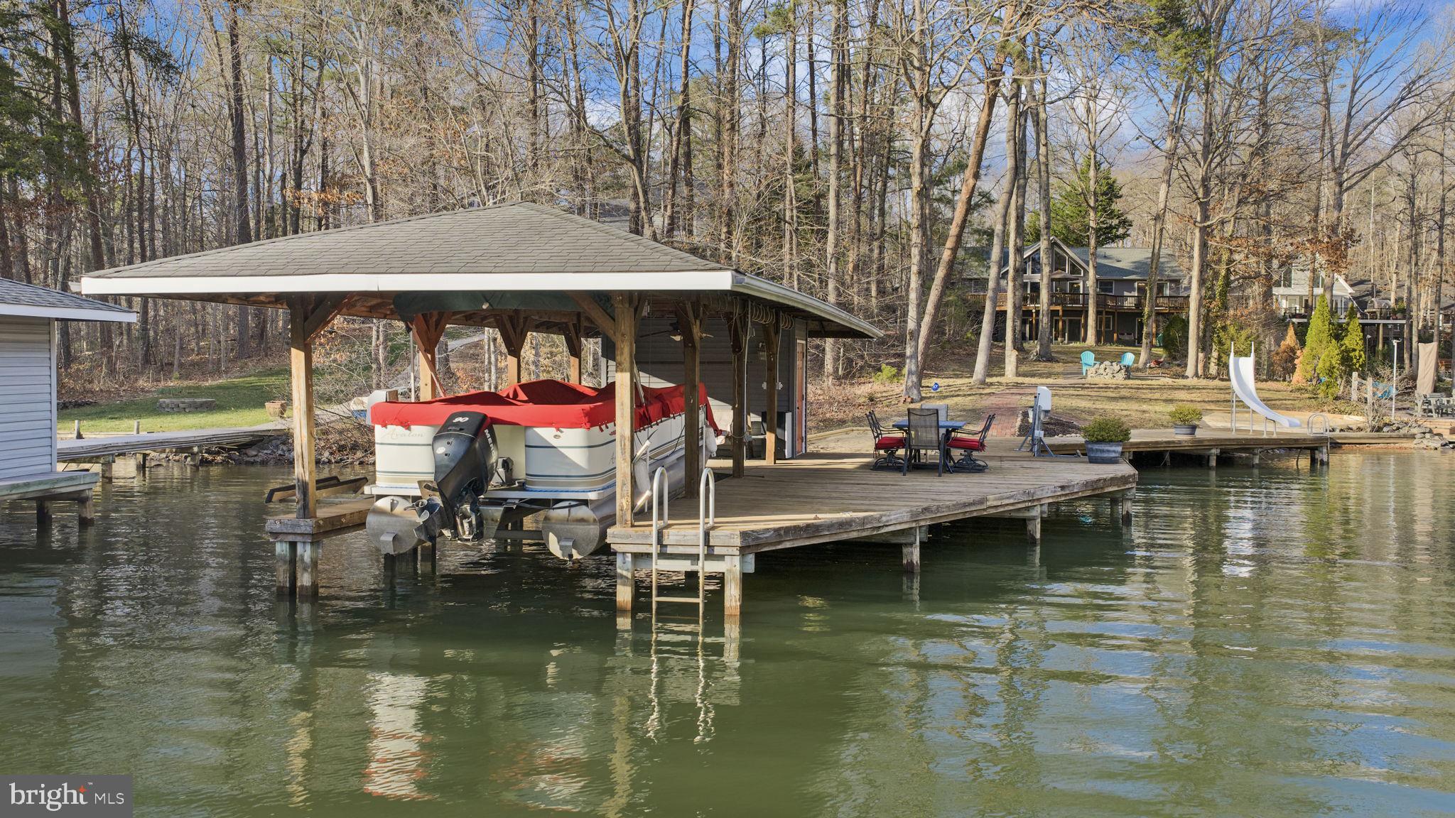 WATERSIDE - Residential