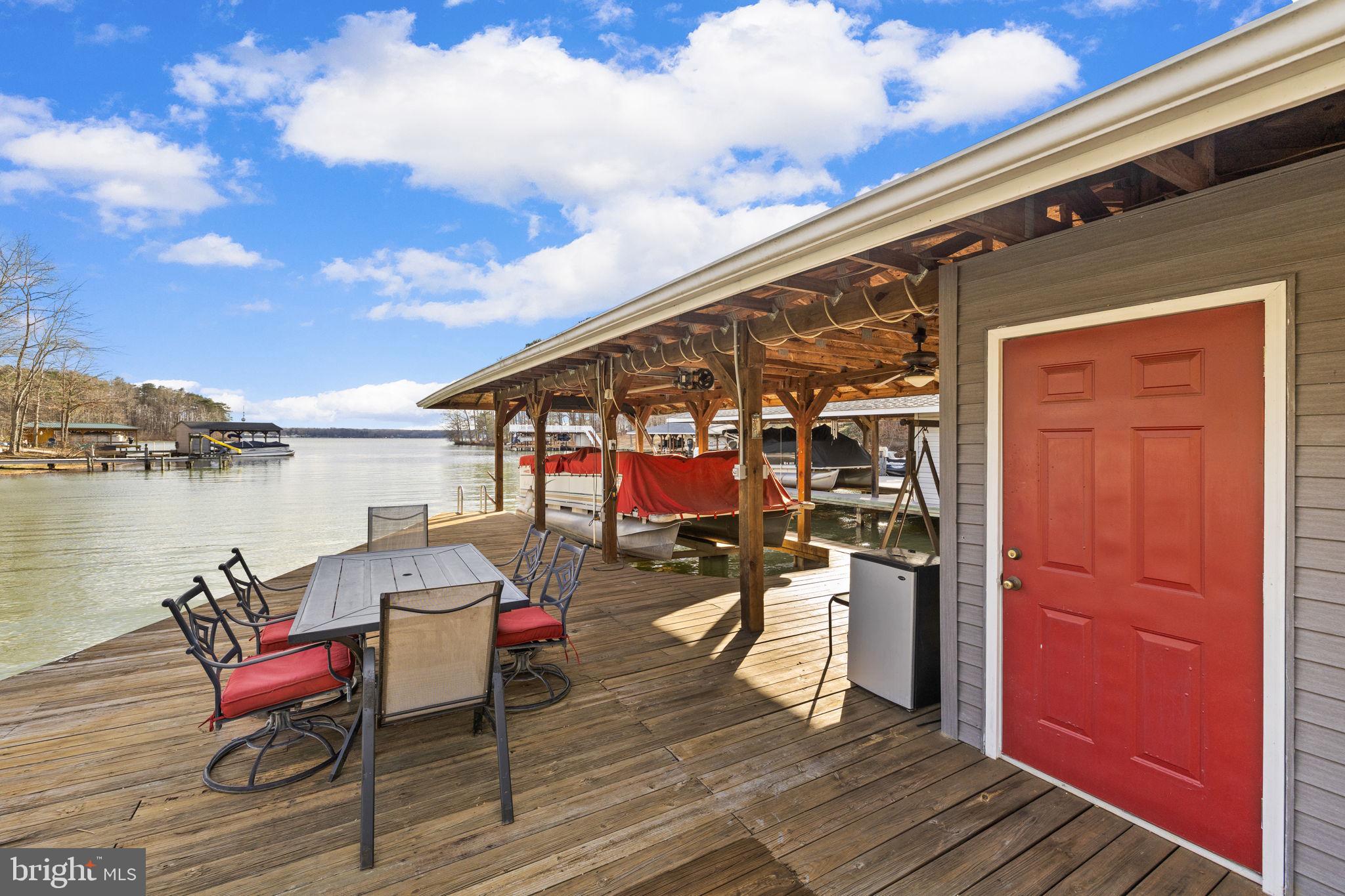 WATERSIDE - Residential