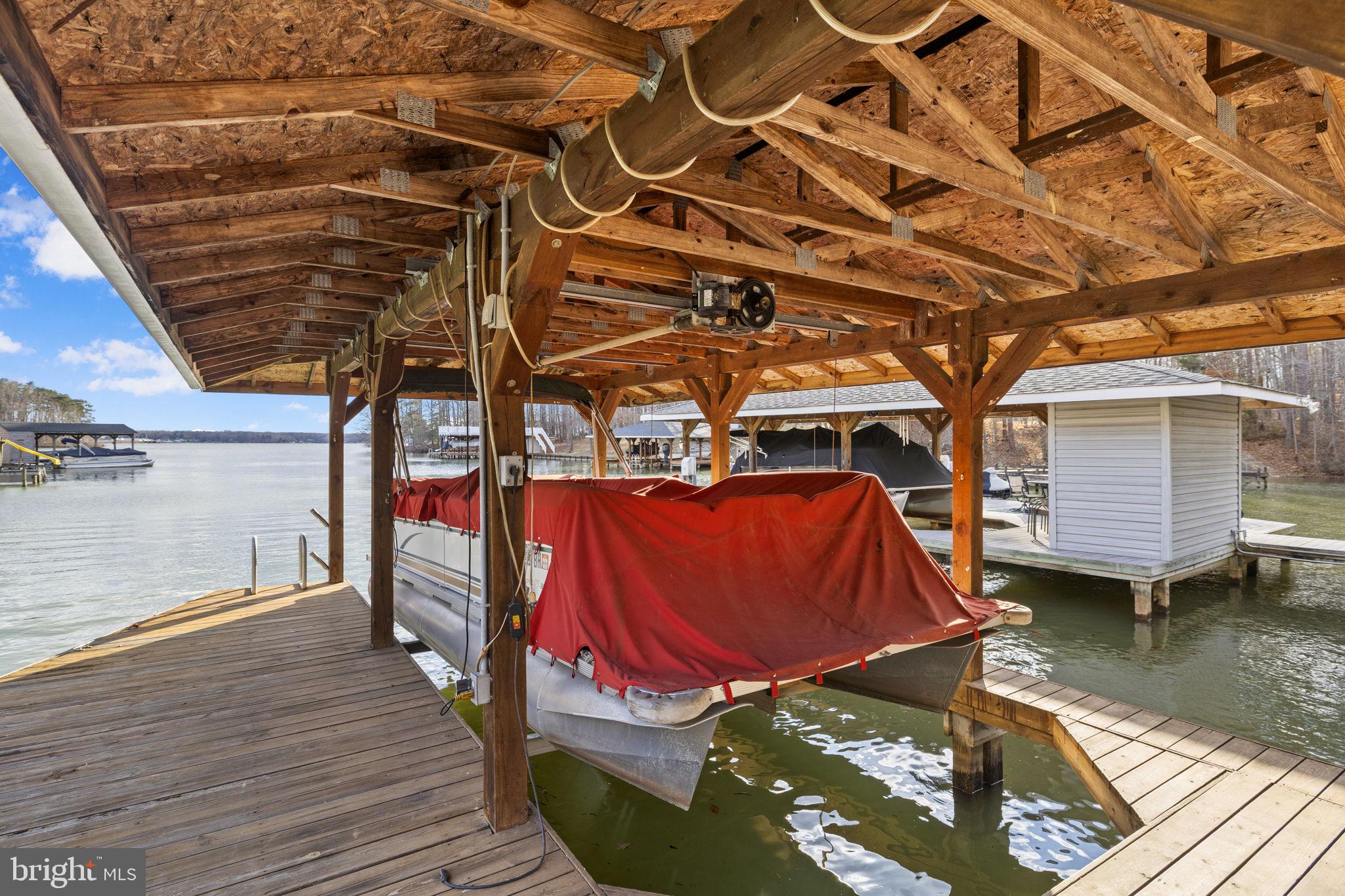 WATERSIDE - Residential