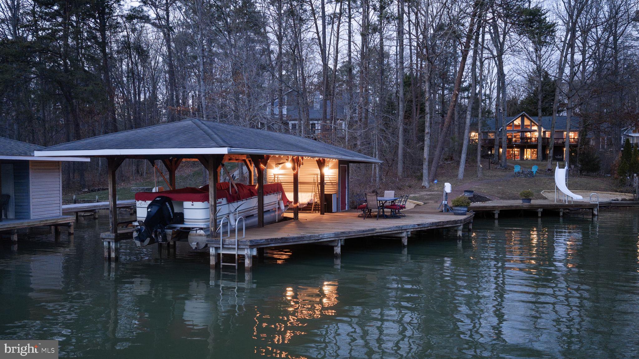 WATERSIDE - Residential