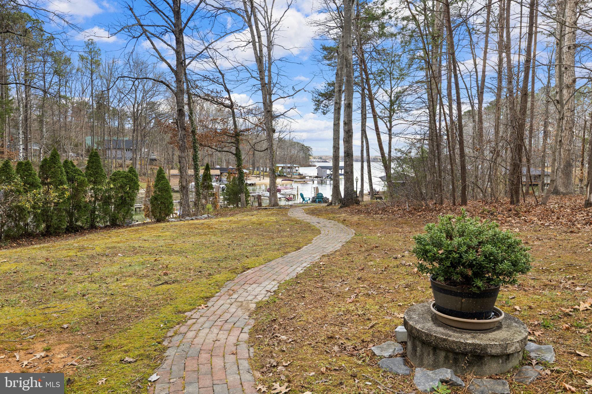 WATERSIDE - Residential